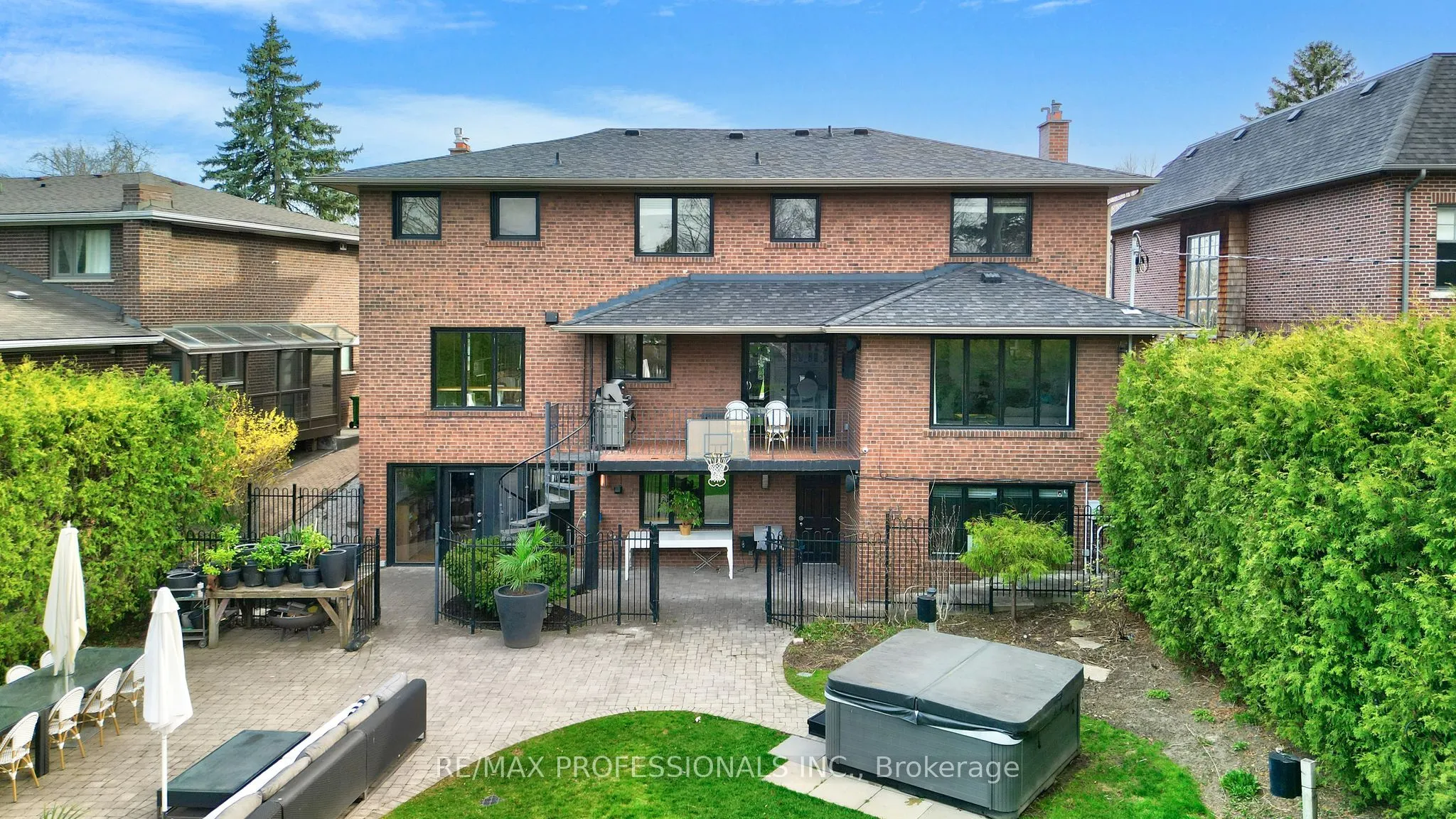 52 Courtsfield Crescent