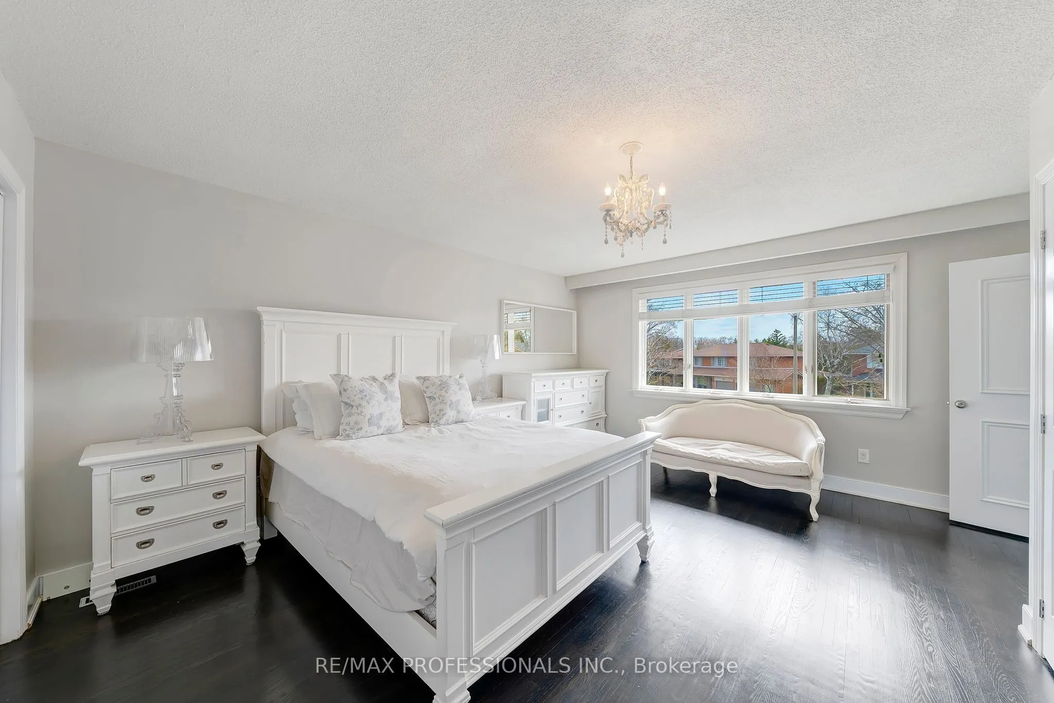 52 Courtsfield Crescent