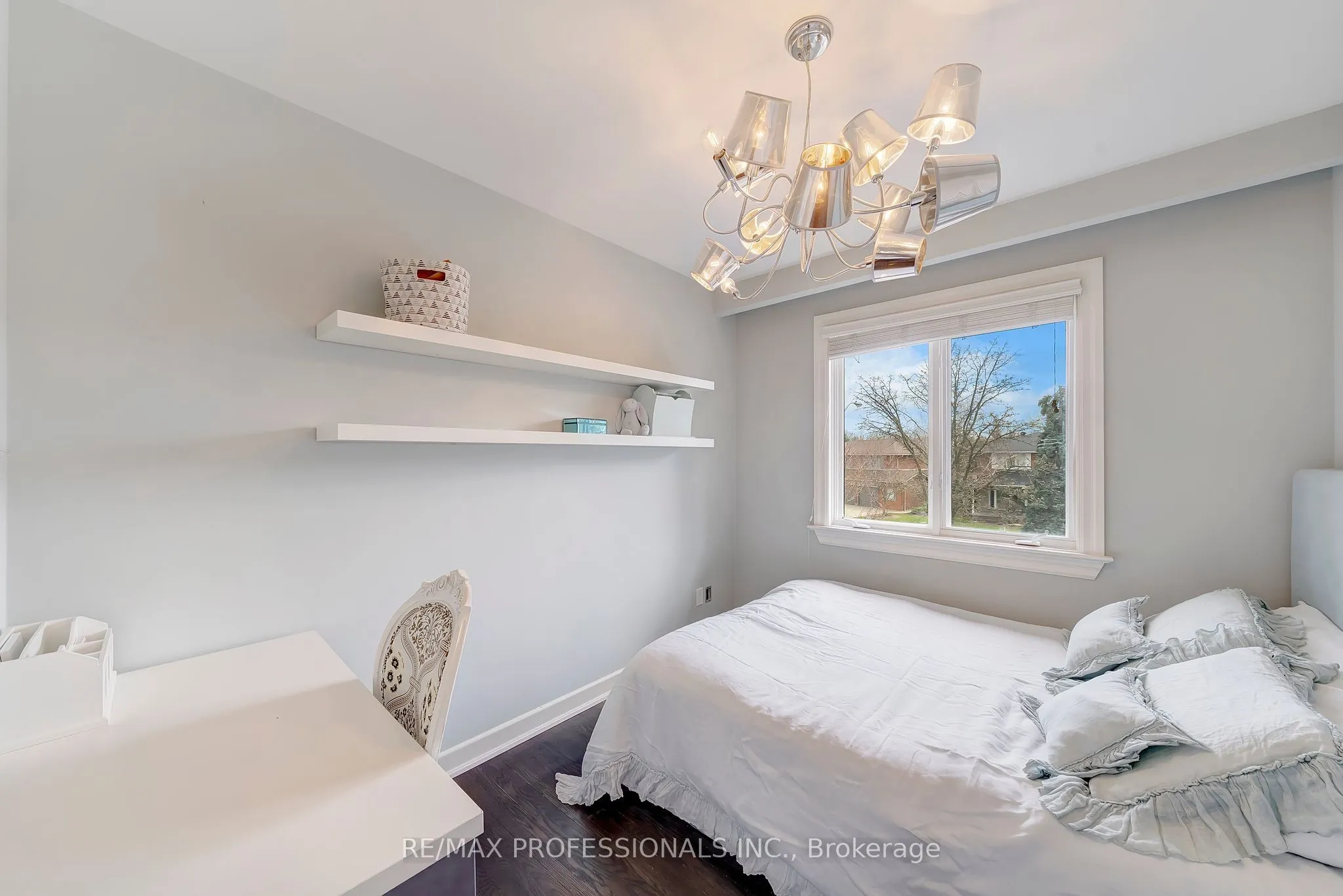 52 Courtsfield Crescent
