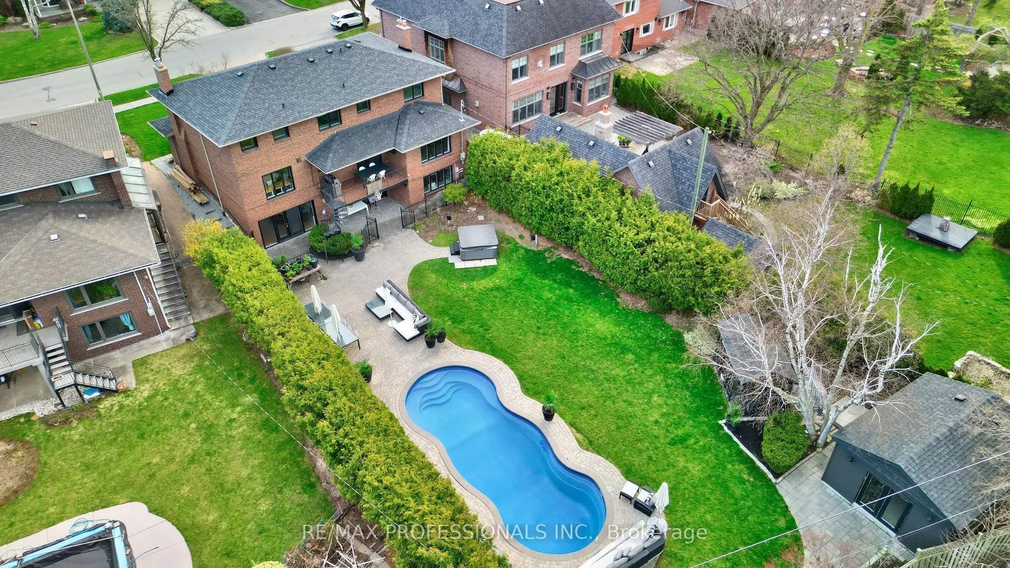 52 Courtsfield Crescent