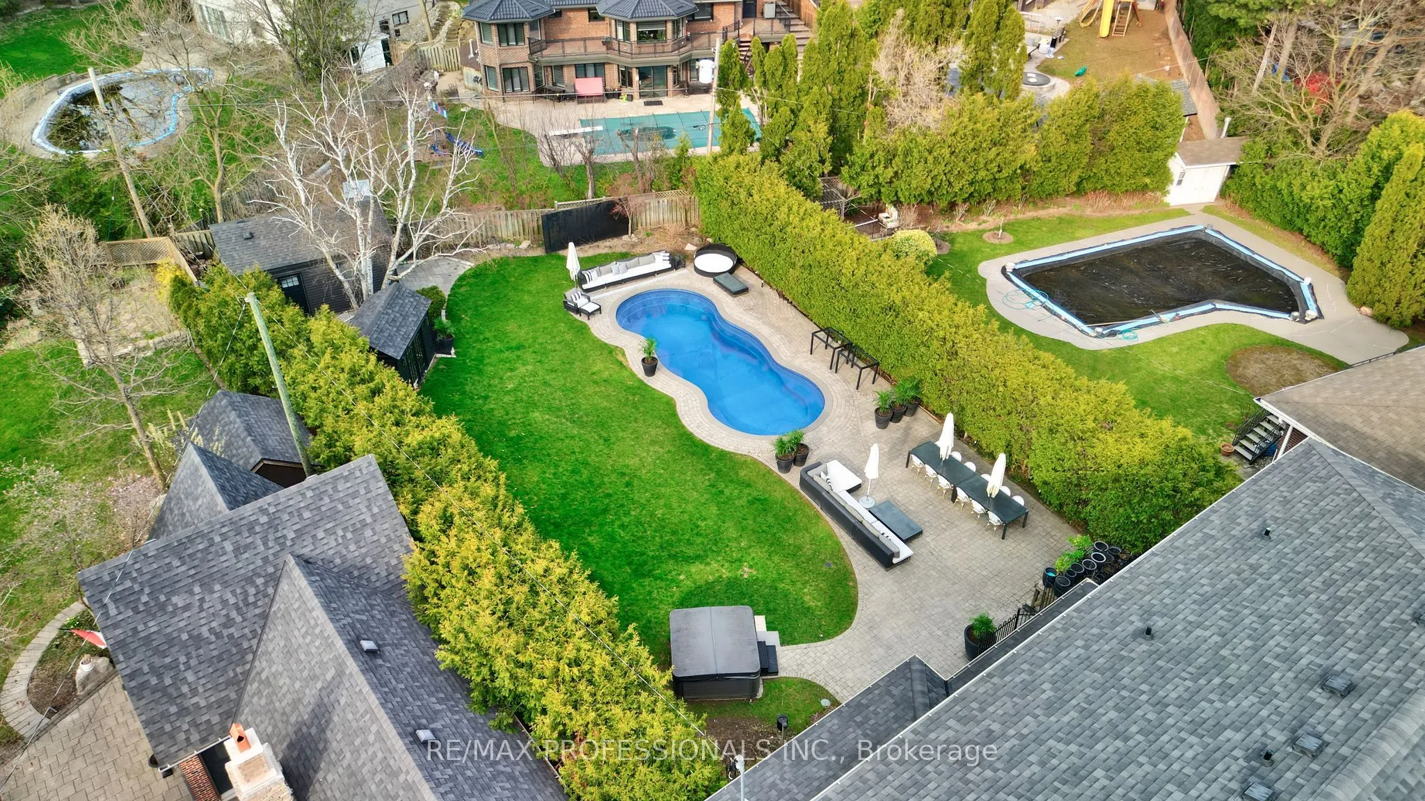 52 Courtsfield Crescent