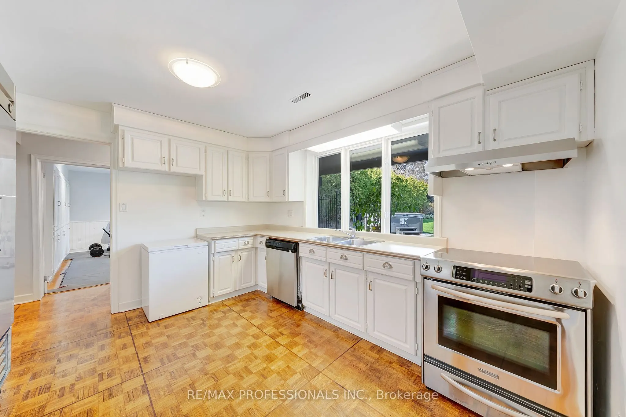 52 Courtsfield Crescent