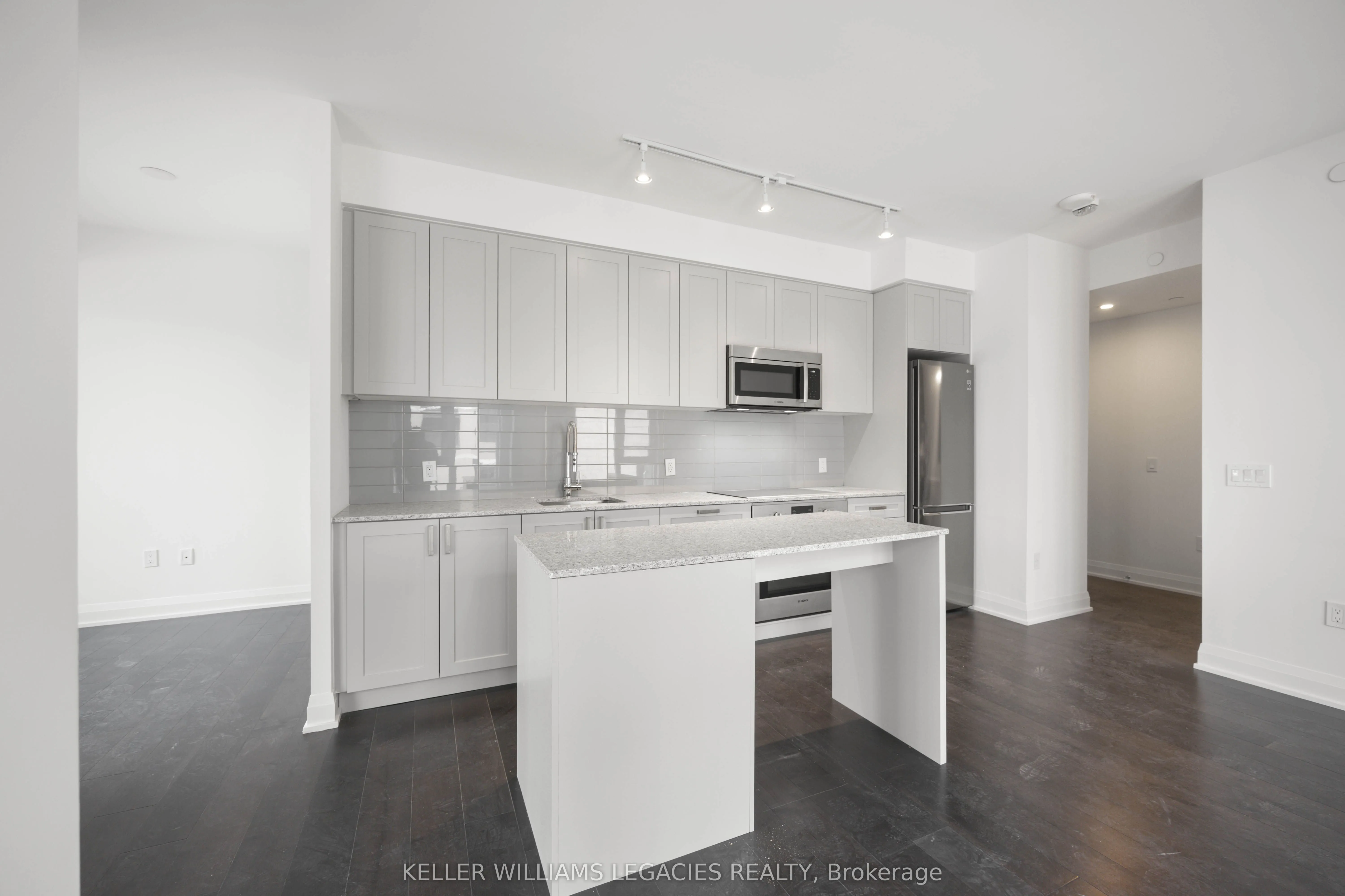 293 The Kingsway, #221
