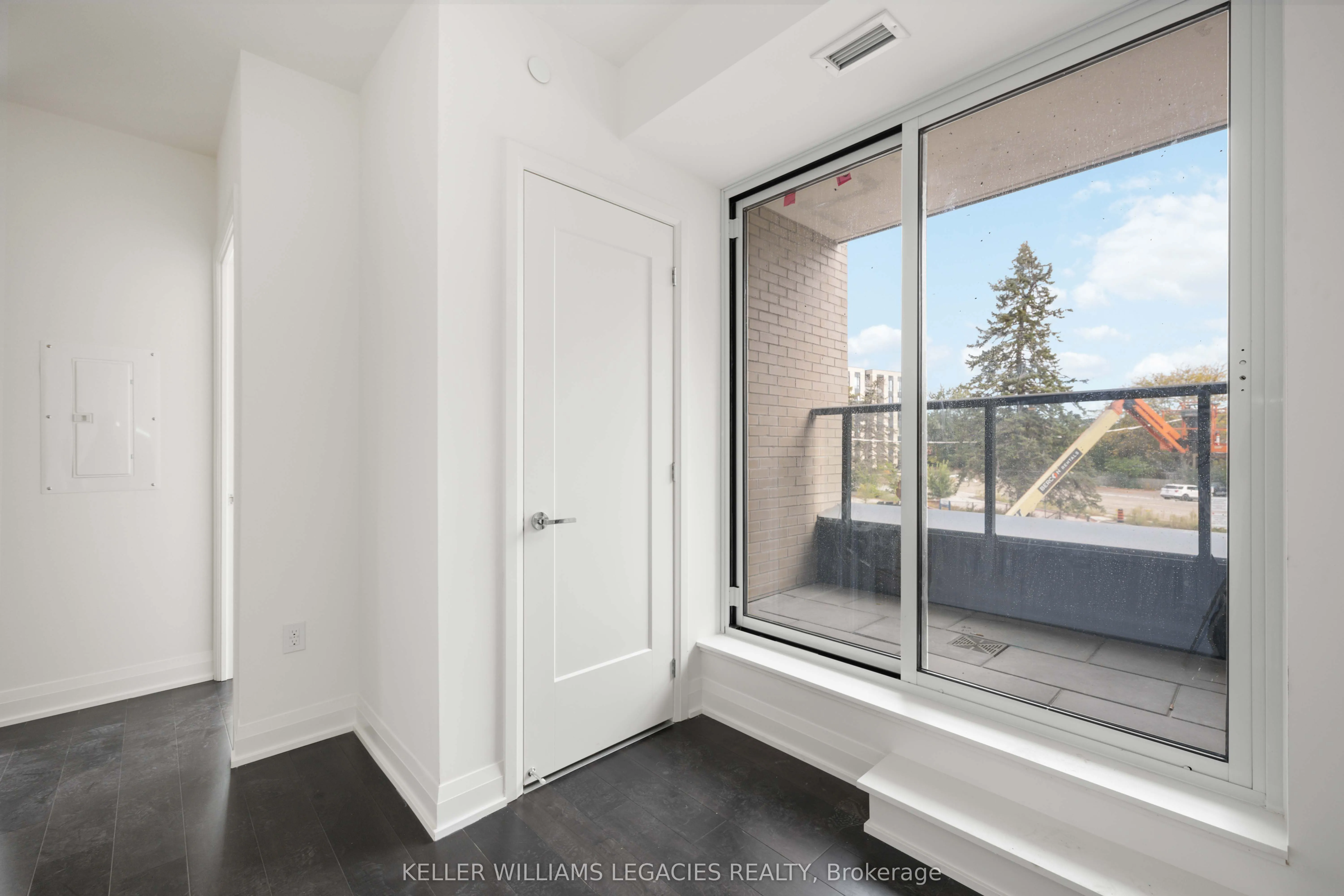 293 The Kingsway, #221