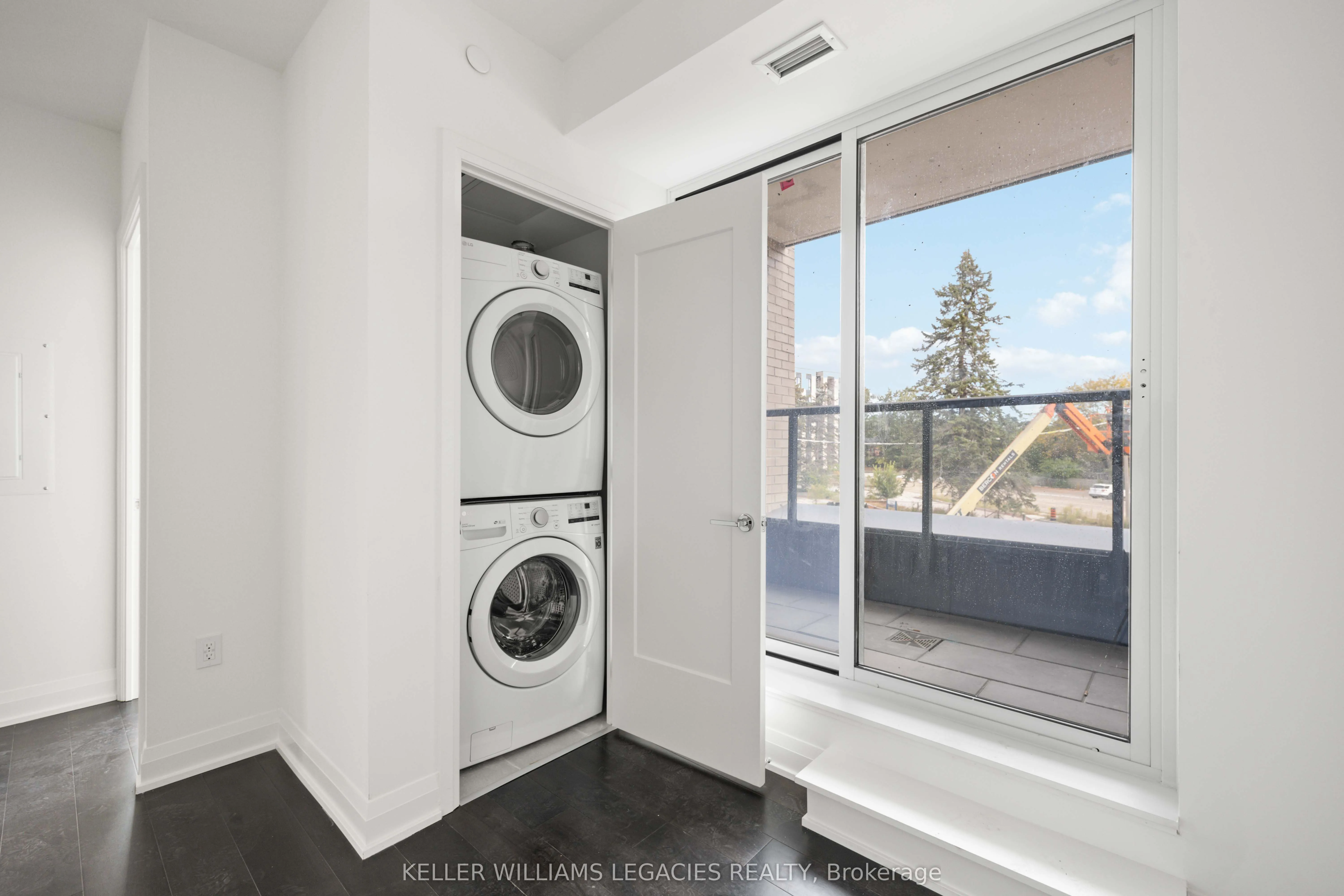 293 The Kingsway, #221