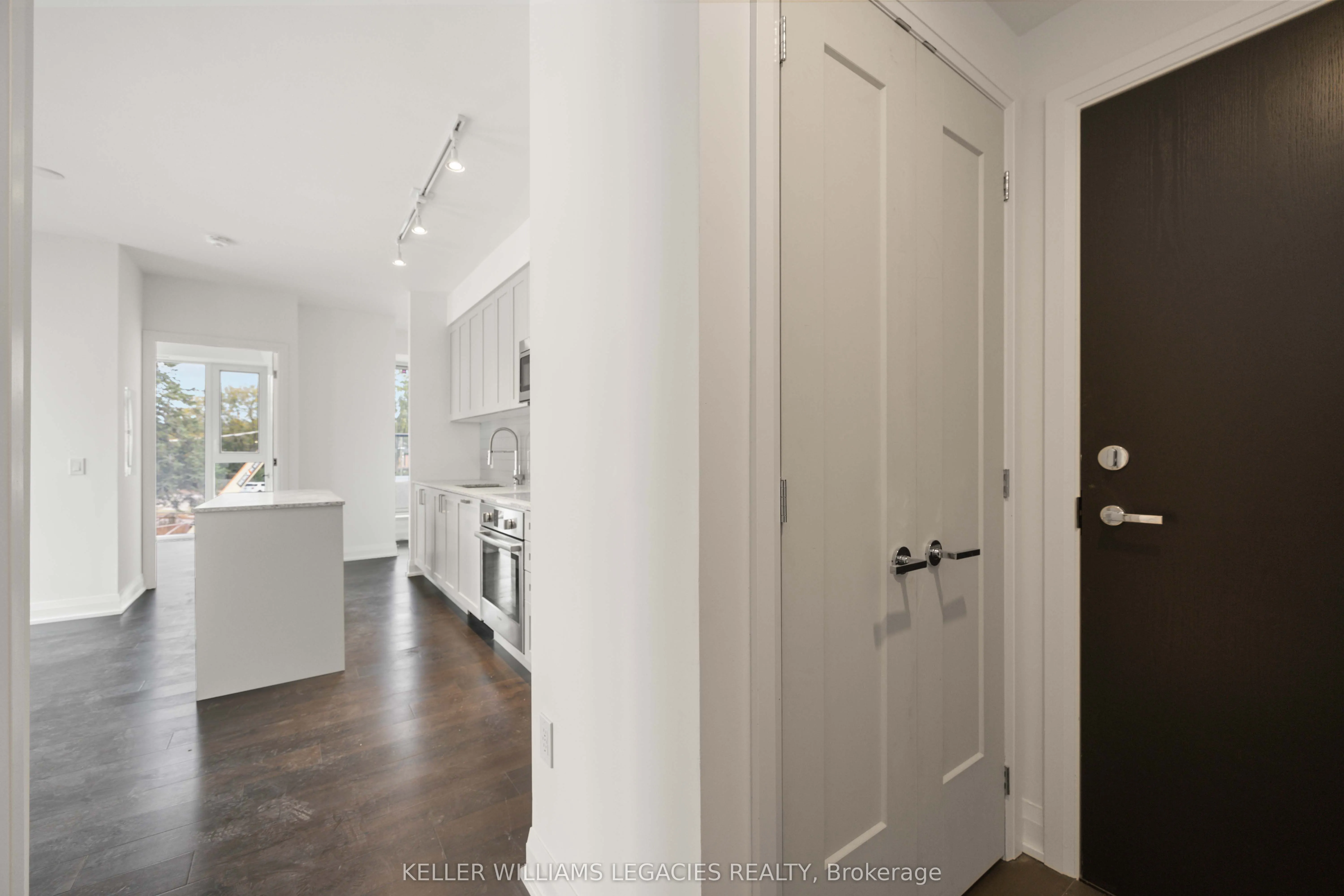293 The Kingsway, #221