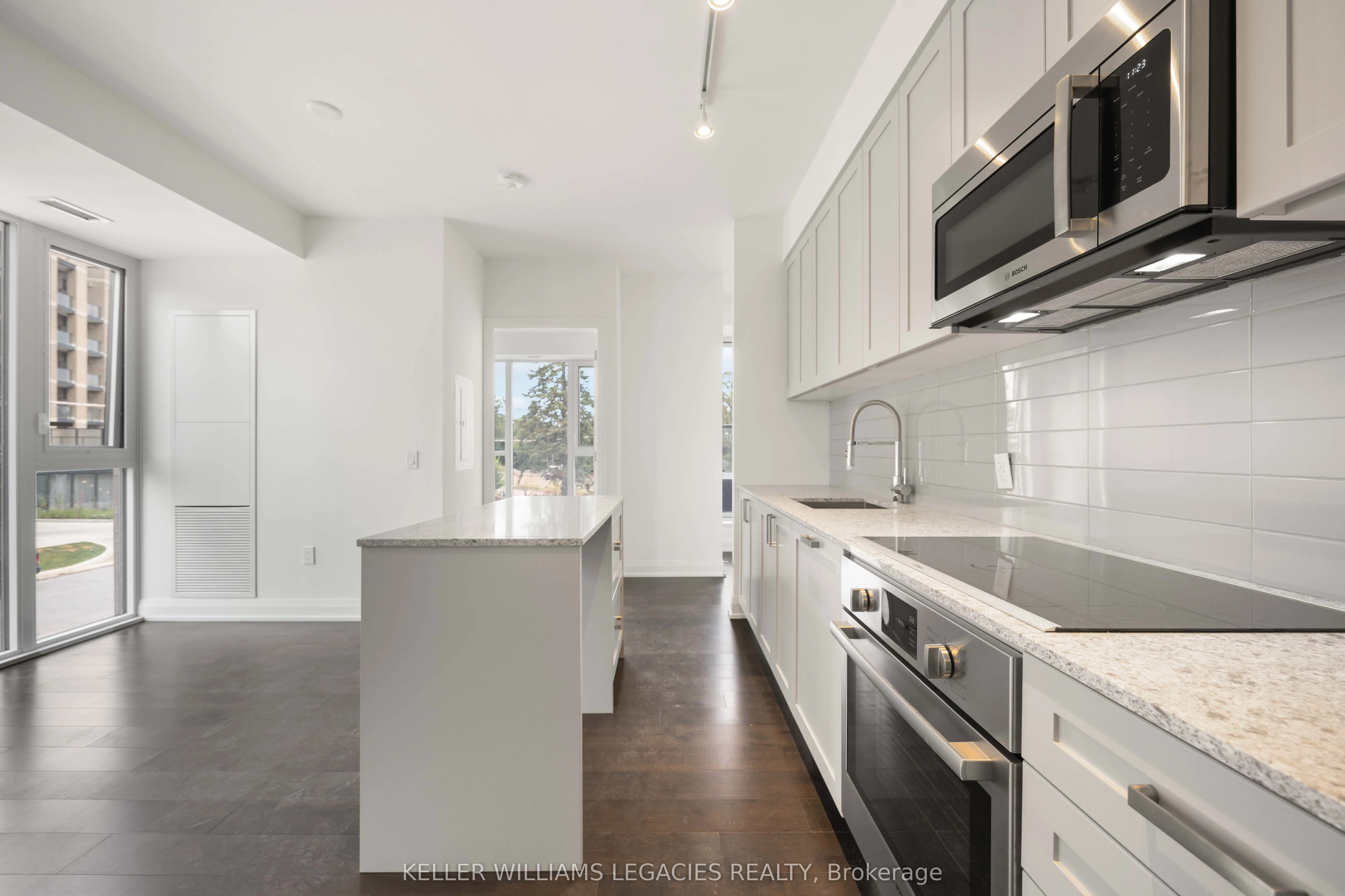 293 The Kingsway, #221