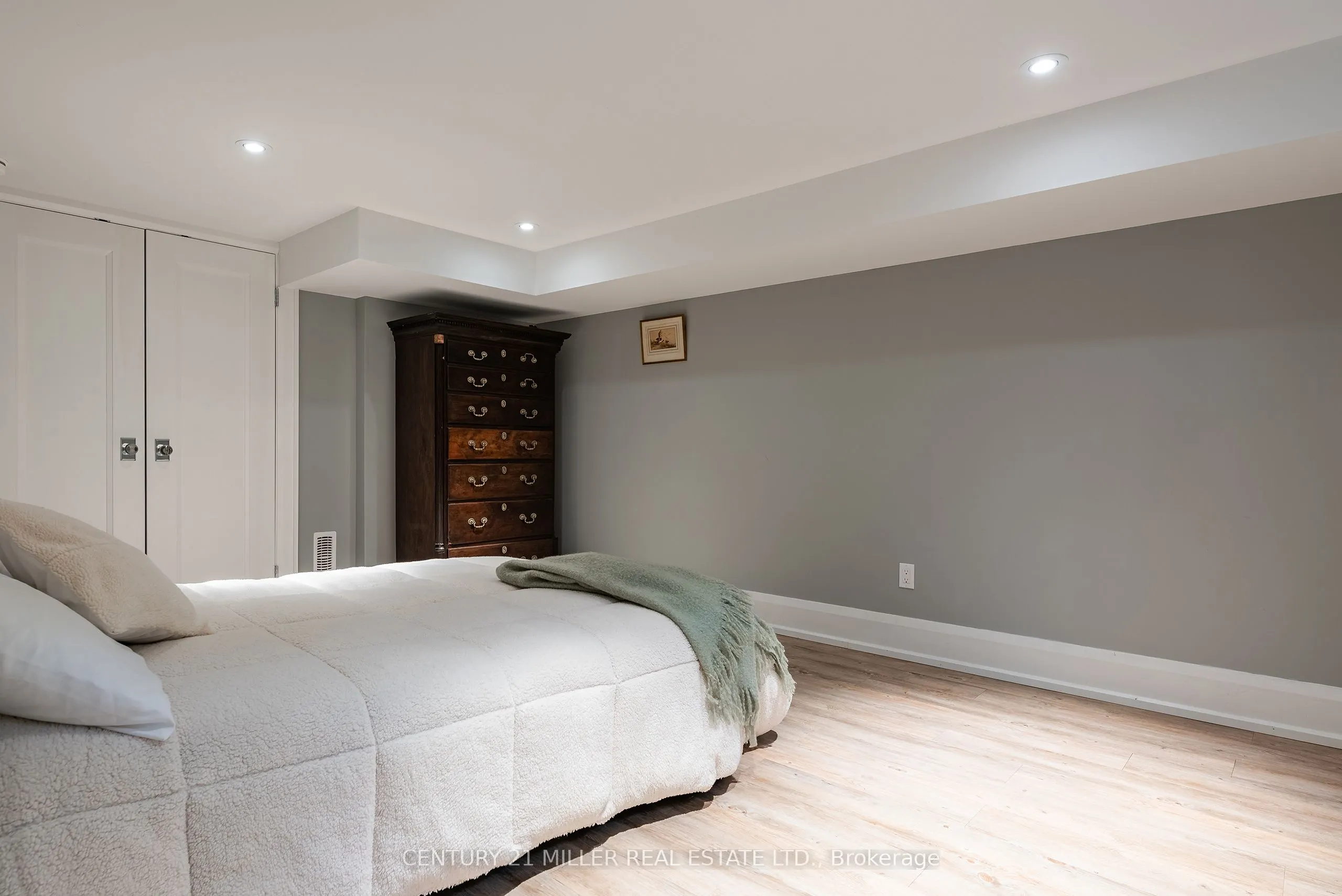 6 Chartwell Road