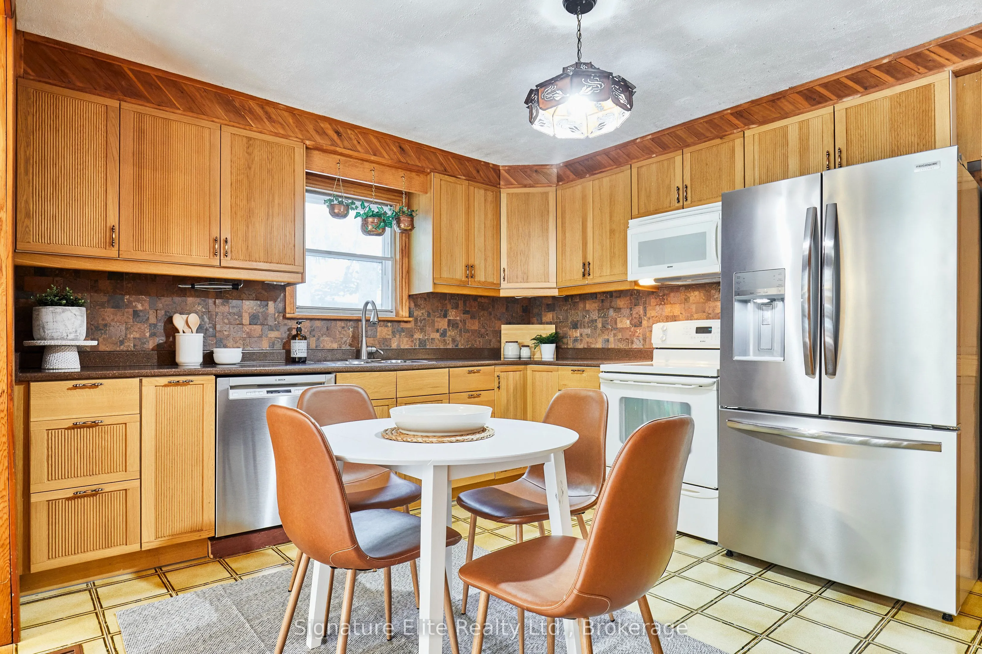 2 Elton Crescent