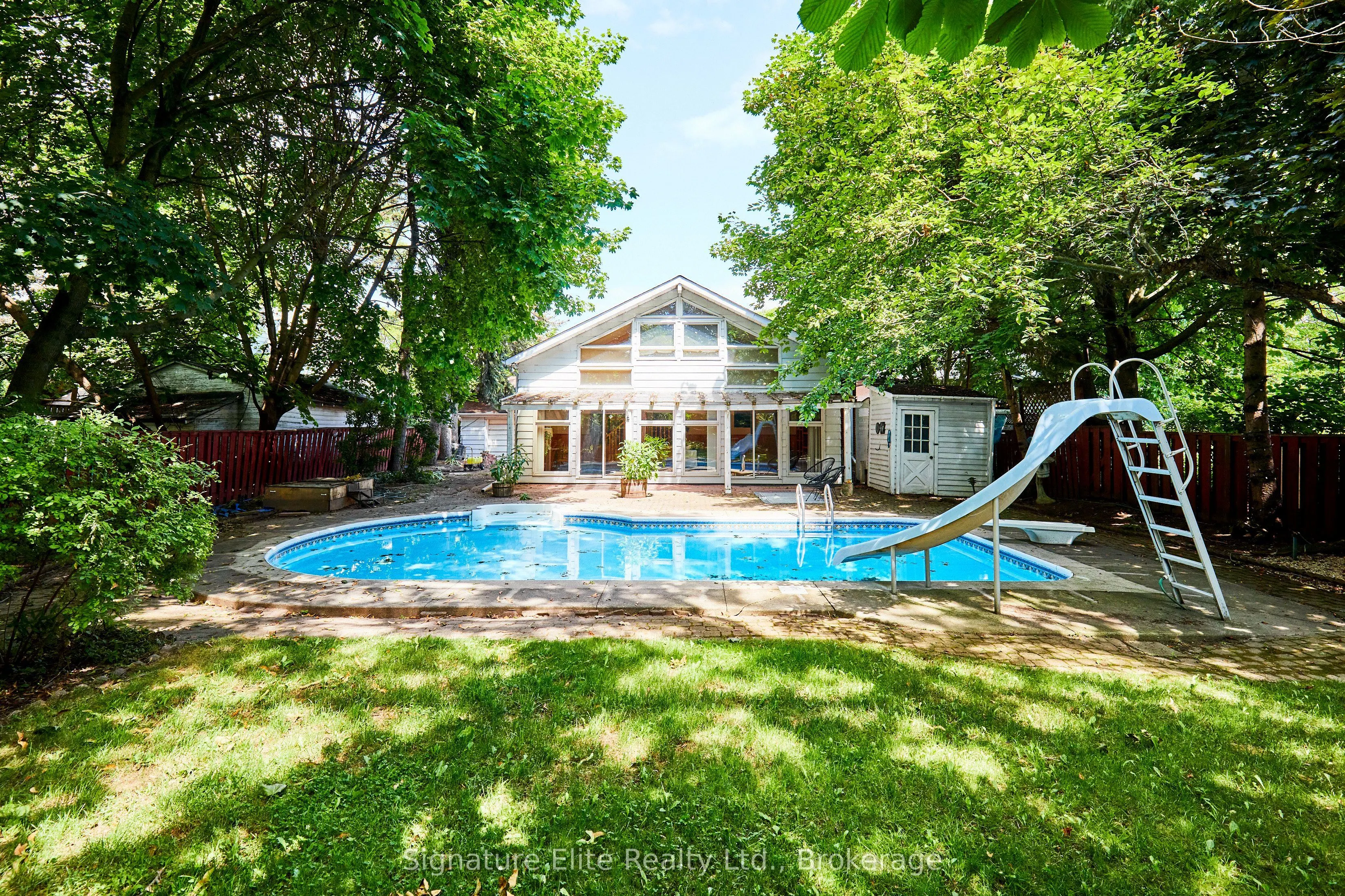 2 Elton Crescent