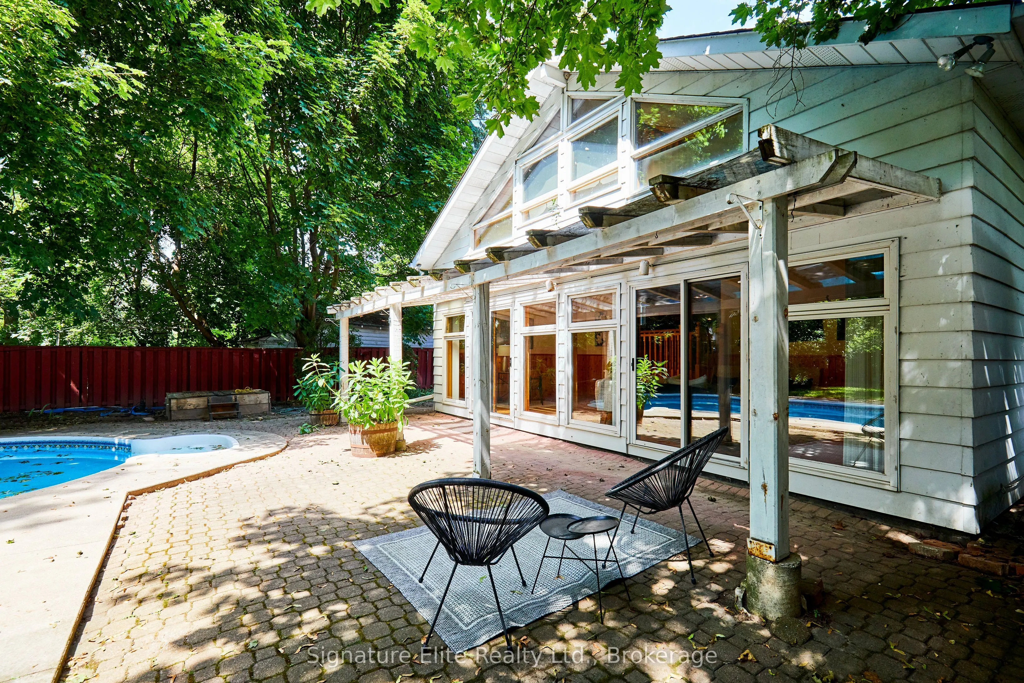 2 Elton Crescent