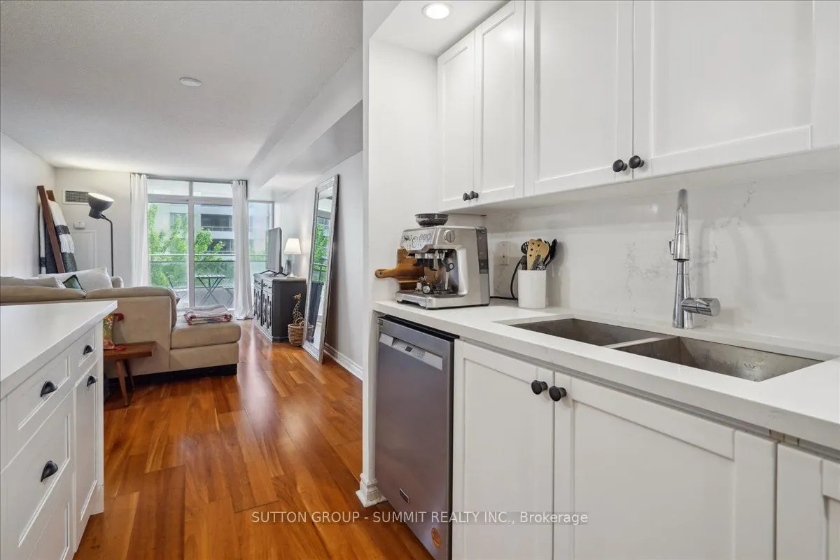 5229 Dundas Street W, #511