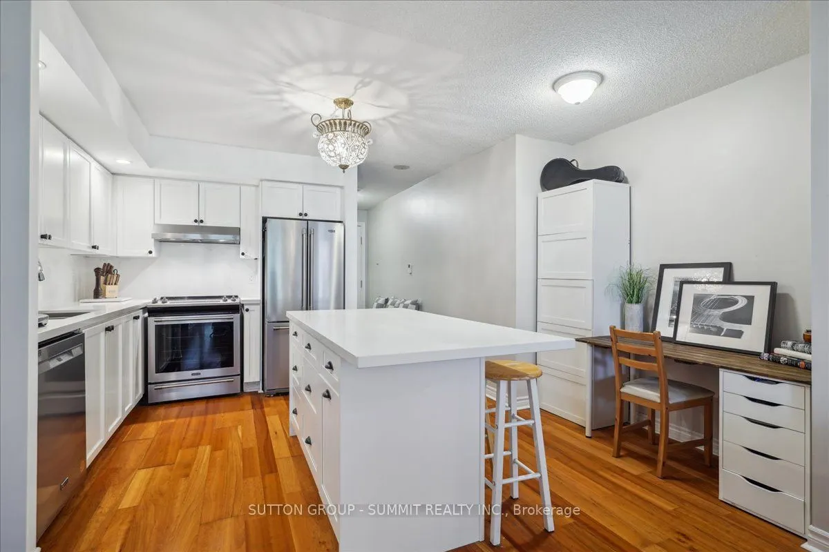 5229 Dundas Street W, #511