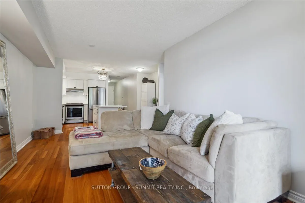 5229 Dundas Street W, #511