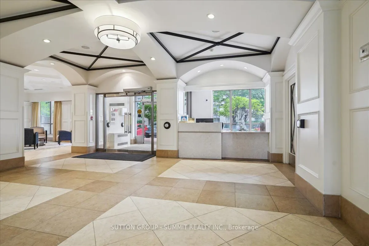5229 Dundas Street W, #511