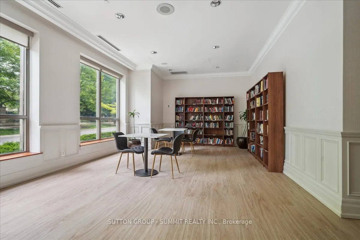 5229 Dundas Street W, #511