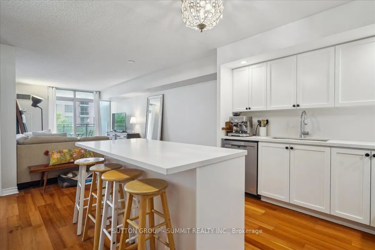 5229 Dundas Street W, #511