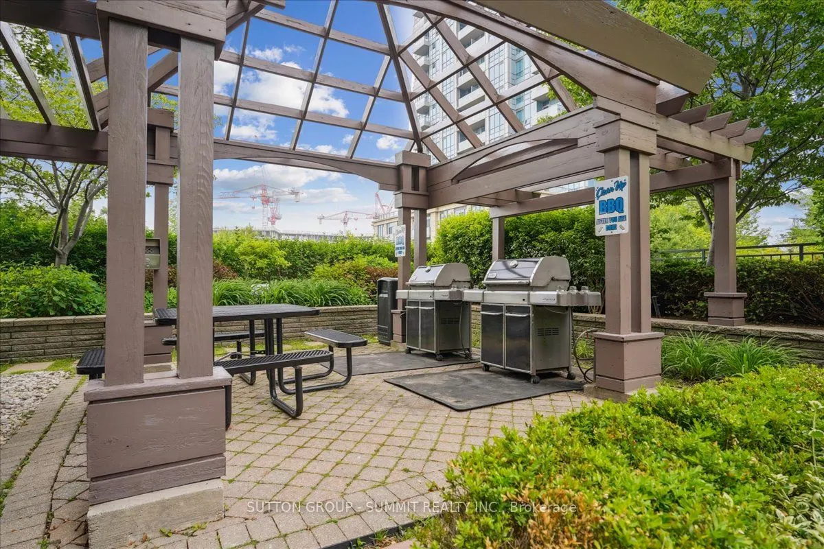 5229 Dundas Street W, #511