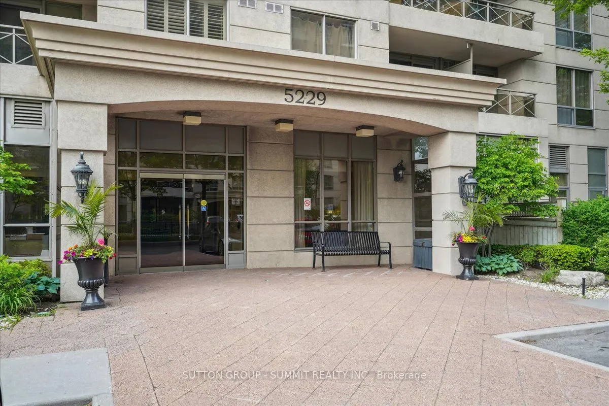 5229 Dundas Street W, #511