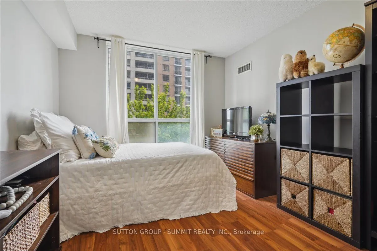 5229 Dundas Street W, #511