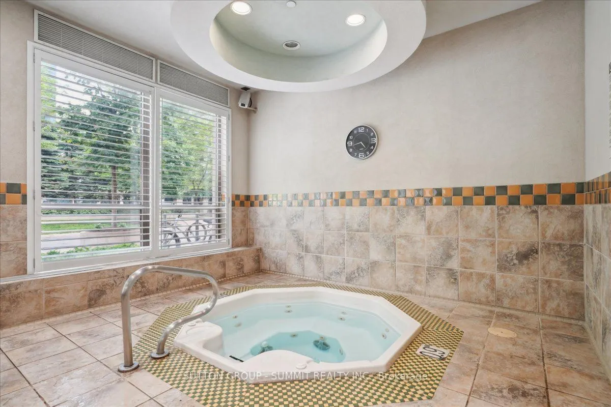 5229 Dundas Street W, #511