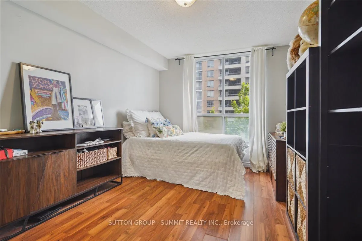 5229 Dundas Street W, #511