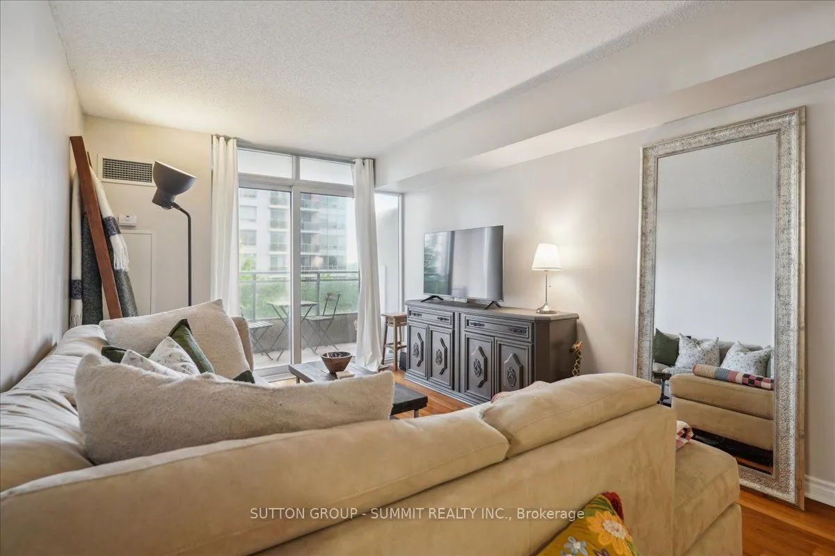 5229 Dundas Street W, #511