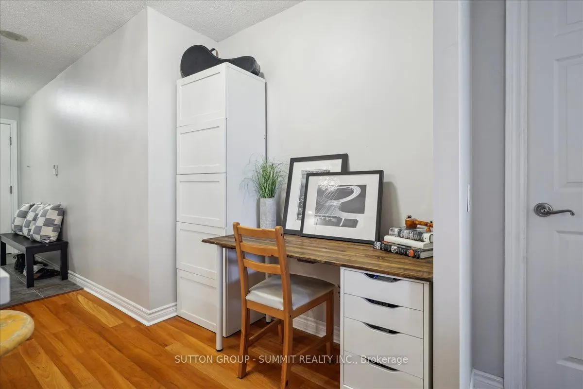 5229 Dundas Street W, #511