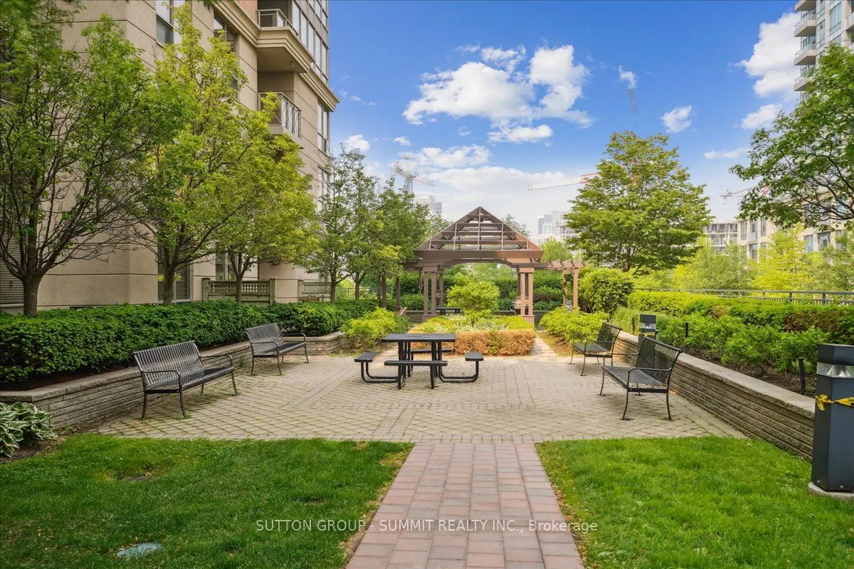 5229 Dundas Street W, #511