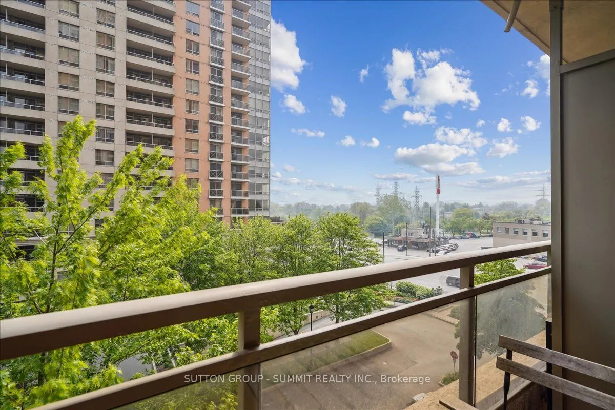 5229 Dundas Street W, #511