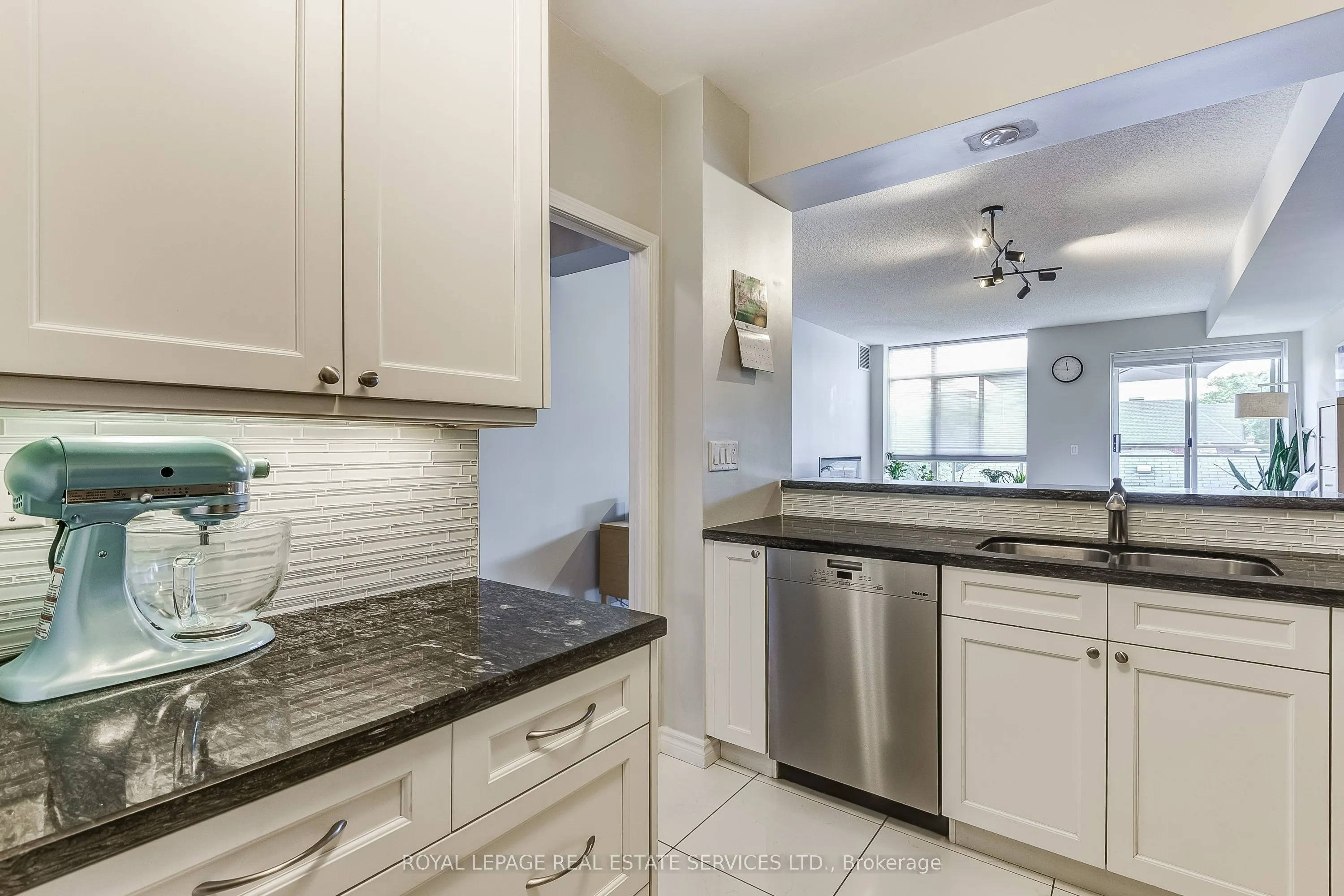 935 Royal York Road, #208
