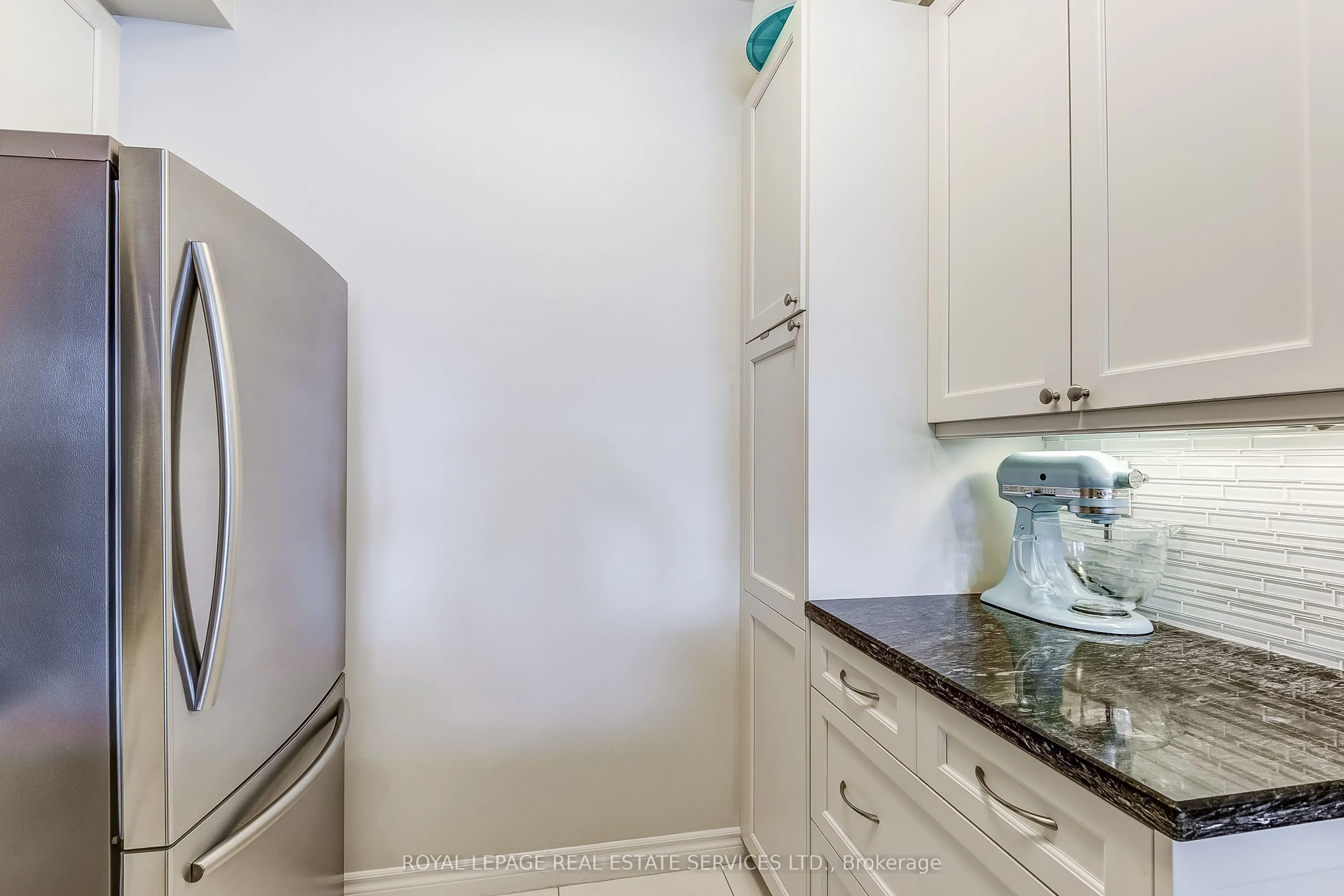 935 Royal York Road, #208