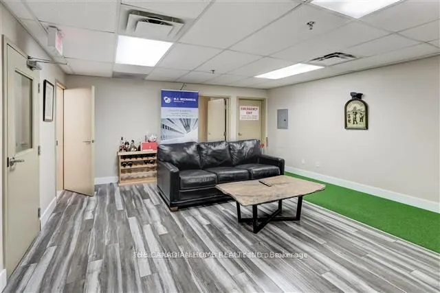 21 Signal Hill Avenue, #2