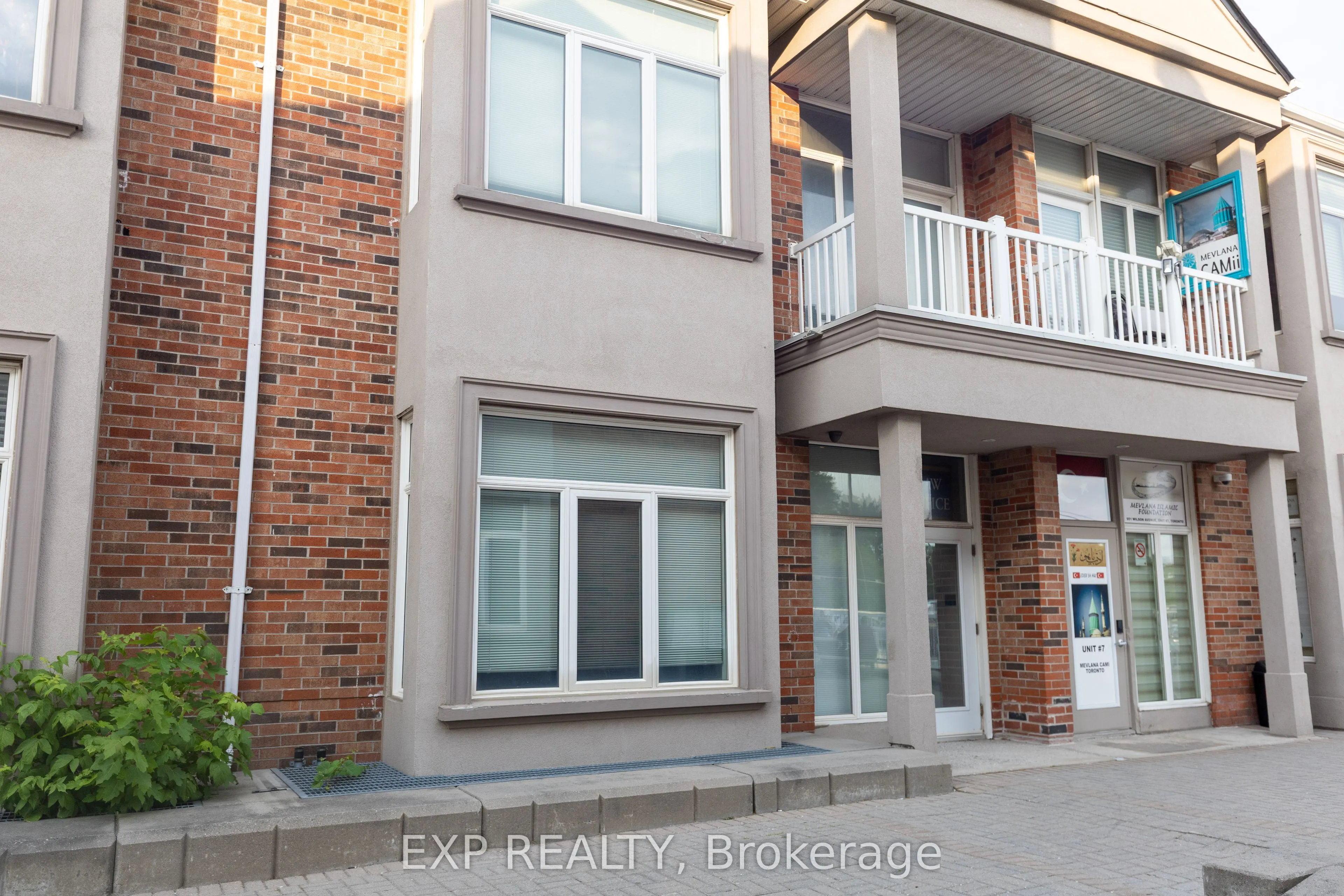 951 Wilson Avenue, #8