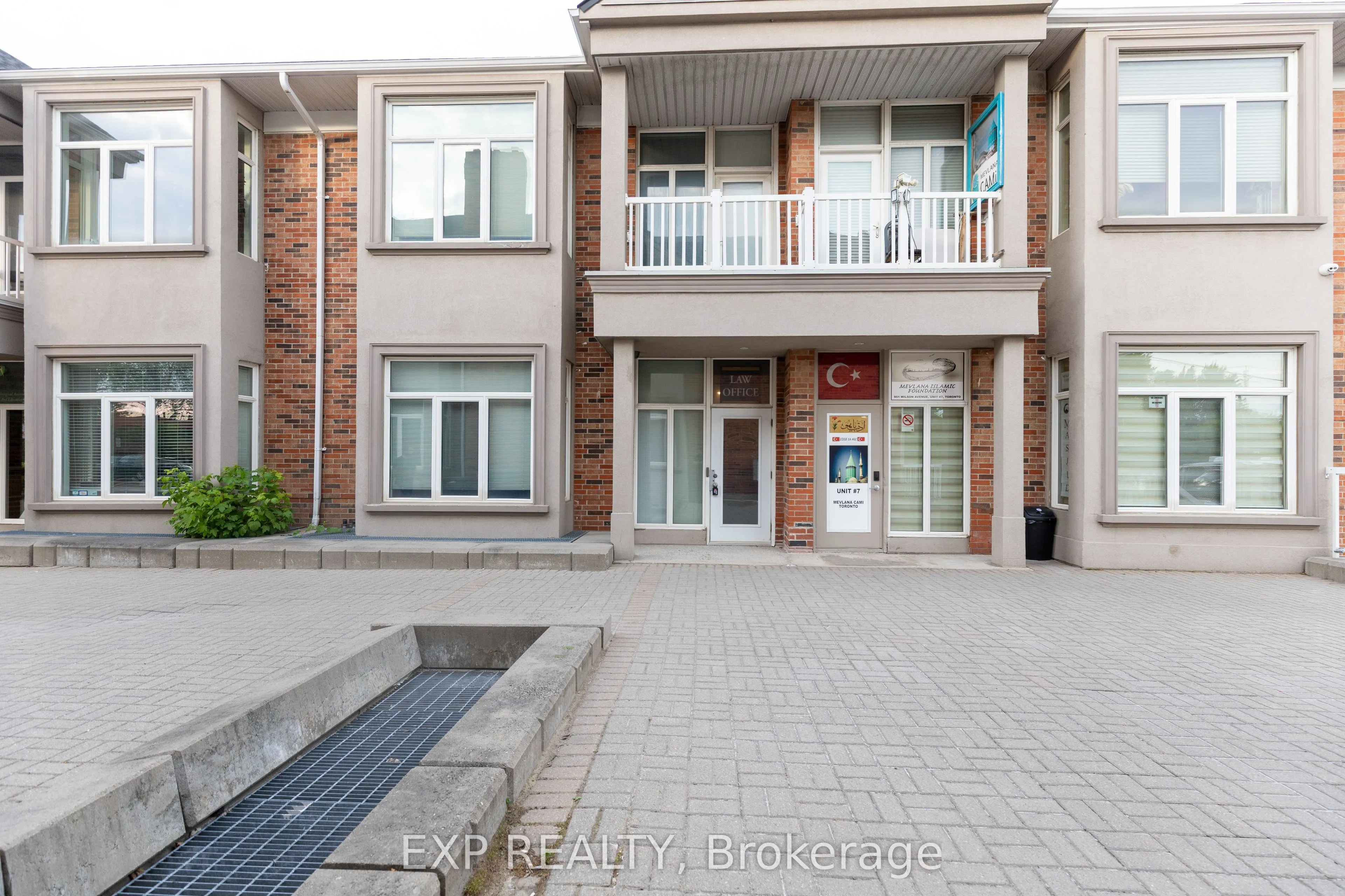 951 Wilson Avenue, #8