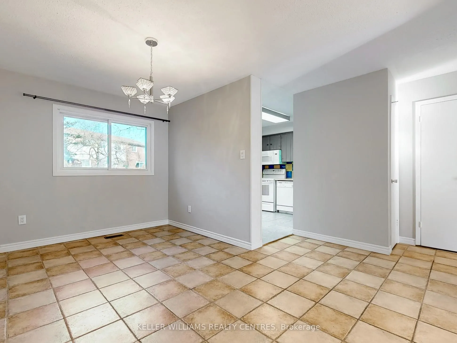 2825 Gananoque Drive, #43