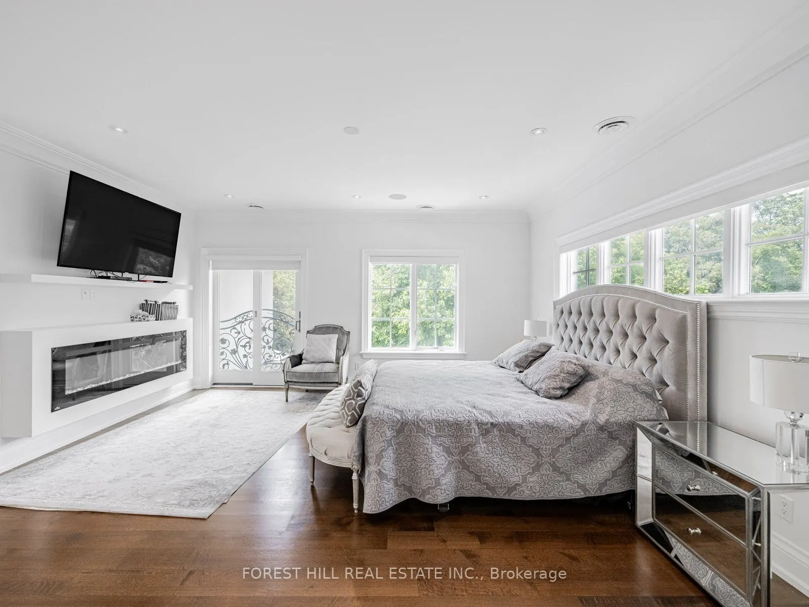302 Pinehurst Drive W
