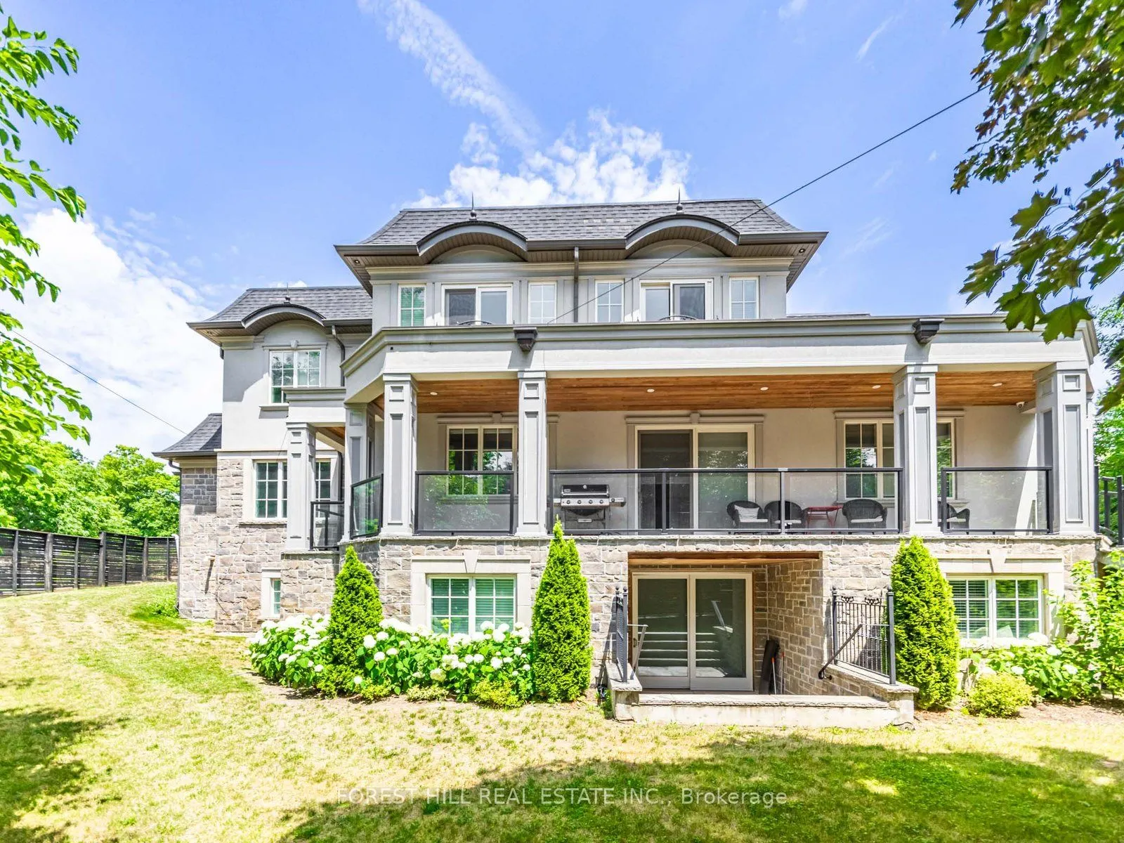 302 Pinehurst Drive W