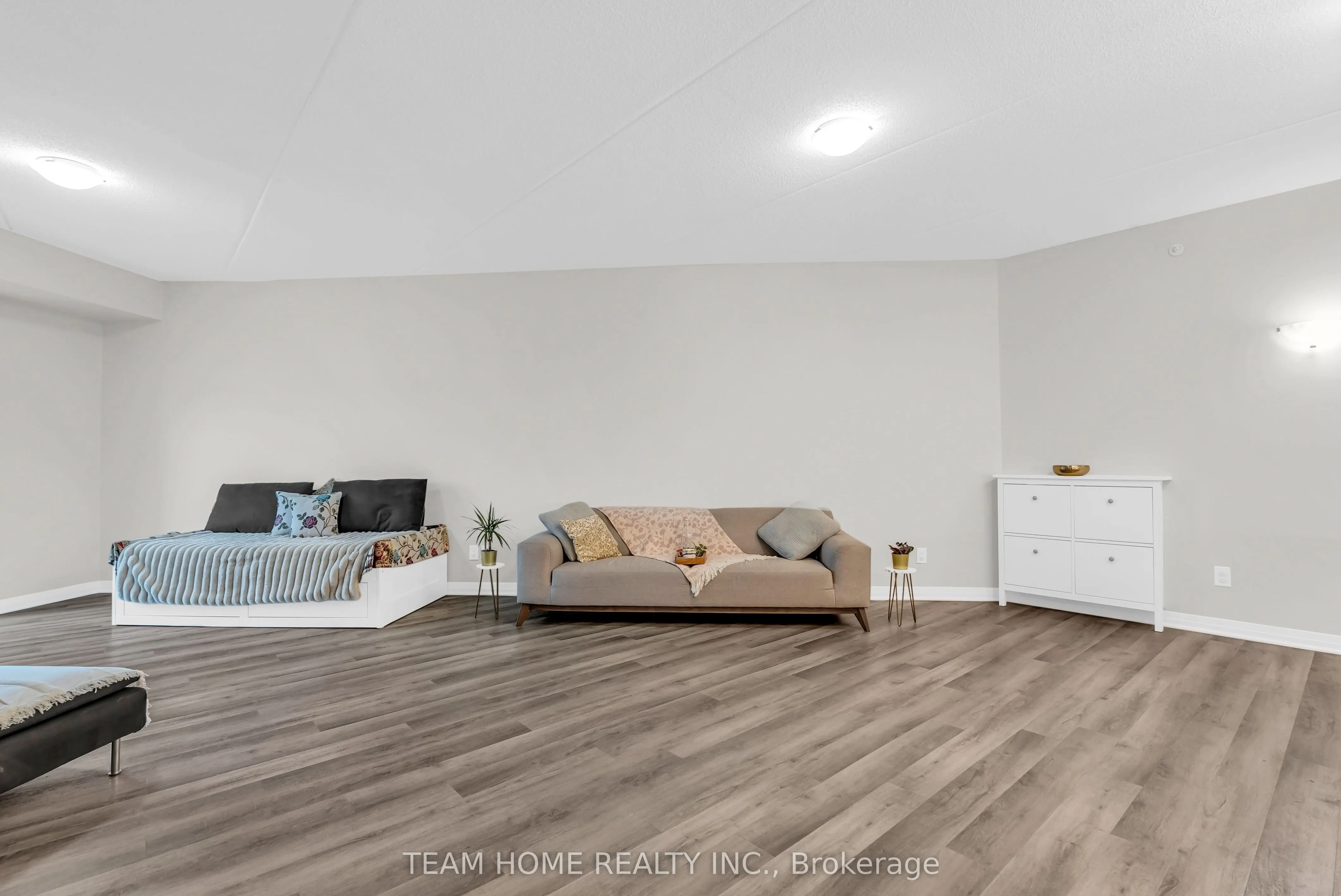 610 Farmstead Drive, #220