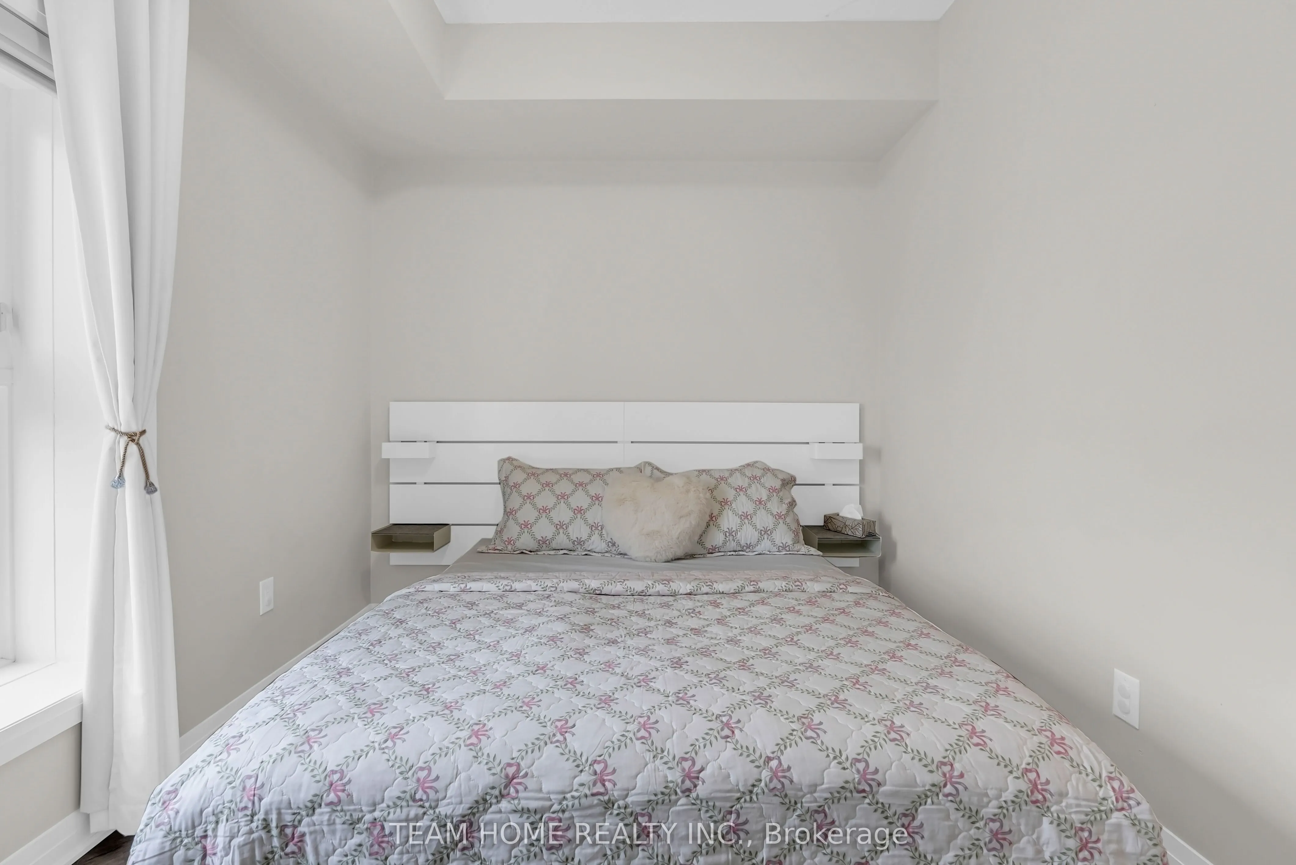 610 Farmstead Drive, #220
