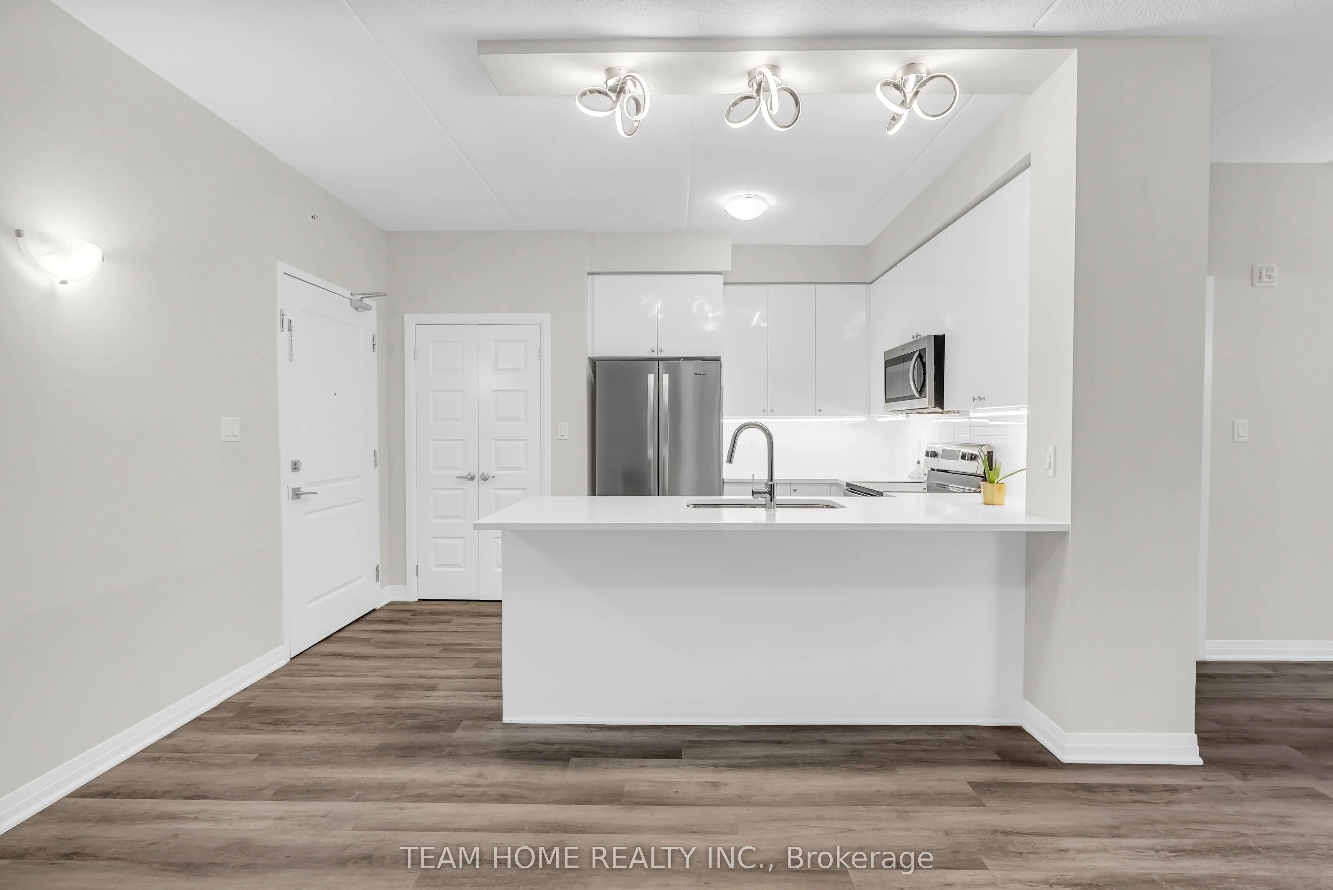 610 Farmstead Drive, #220