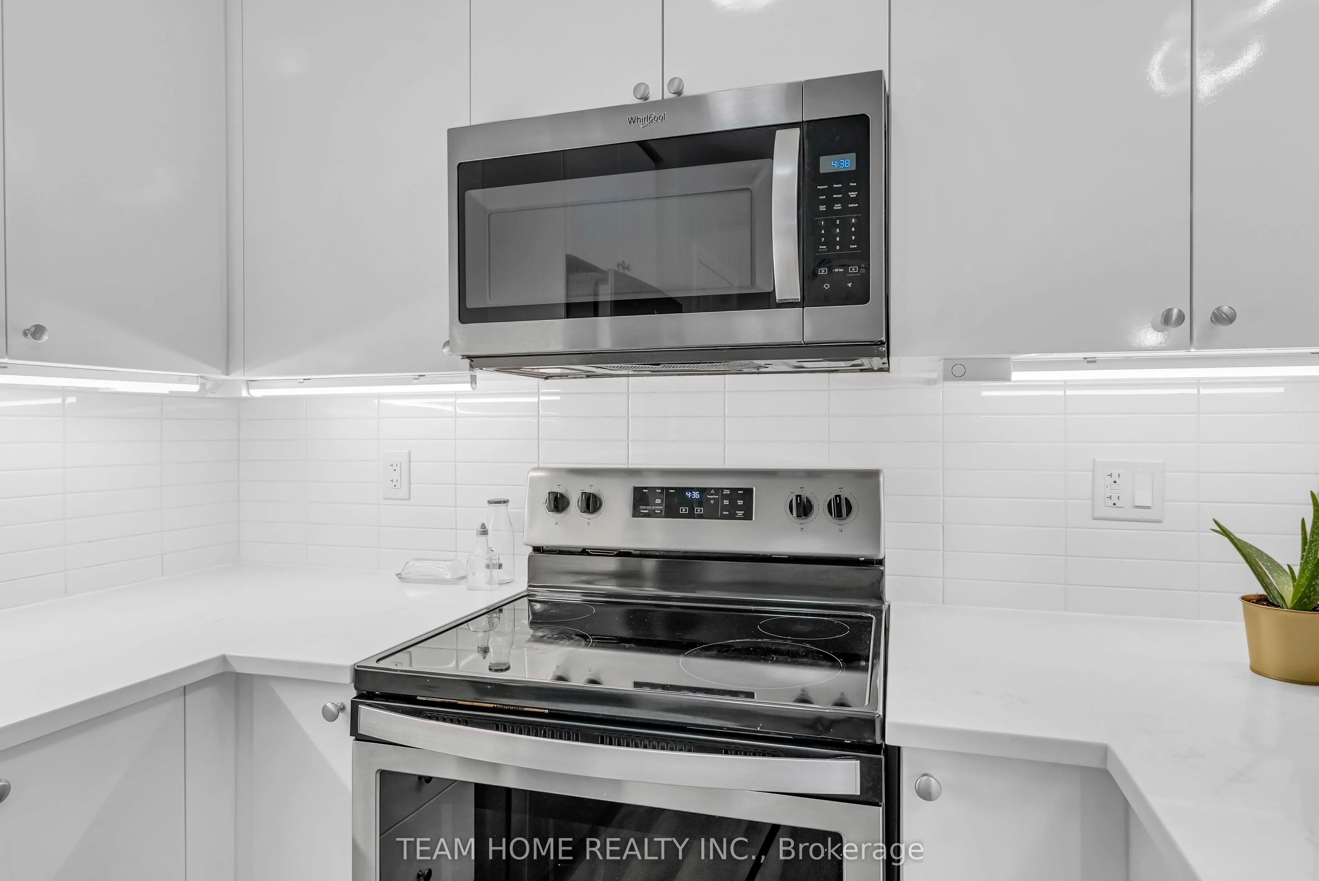 610 Farmstead Drive, #220