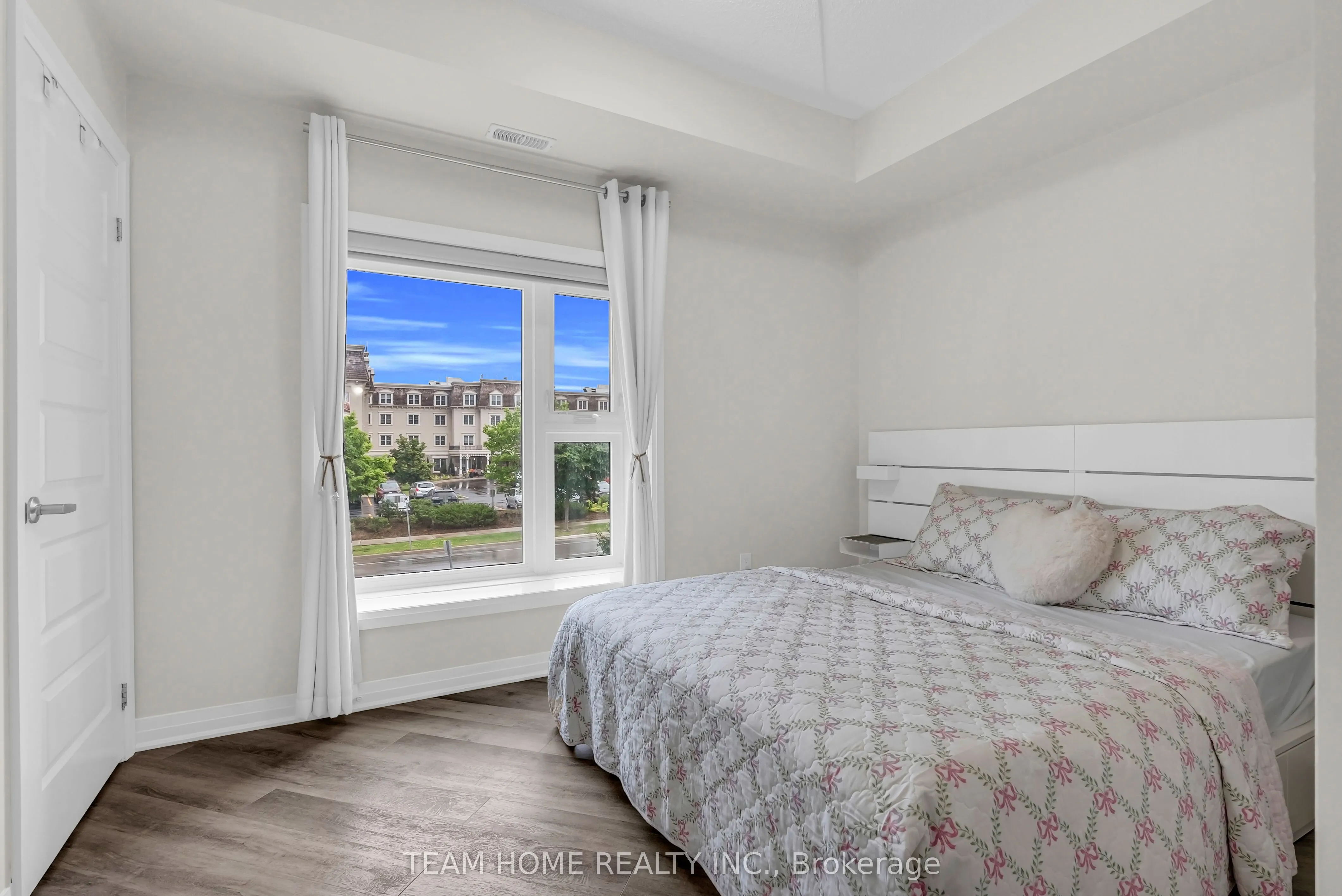 610 Farmstead Drive, #220