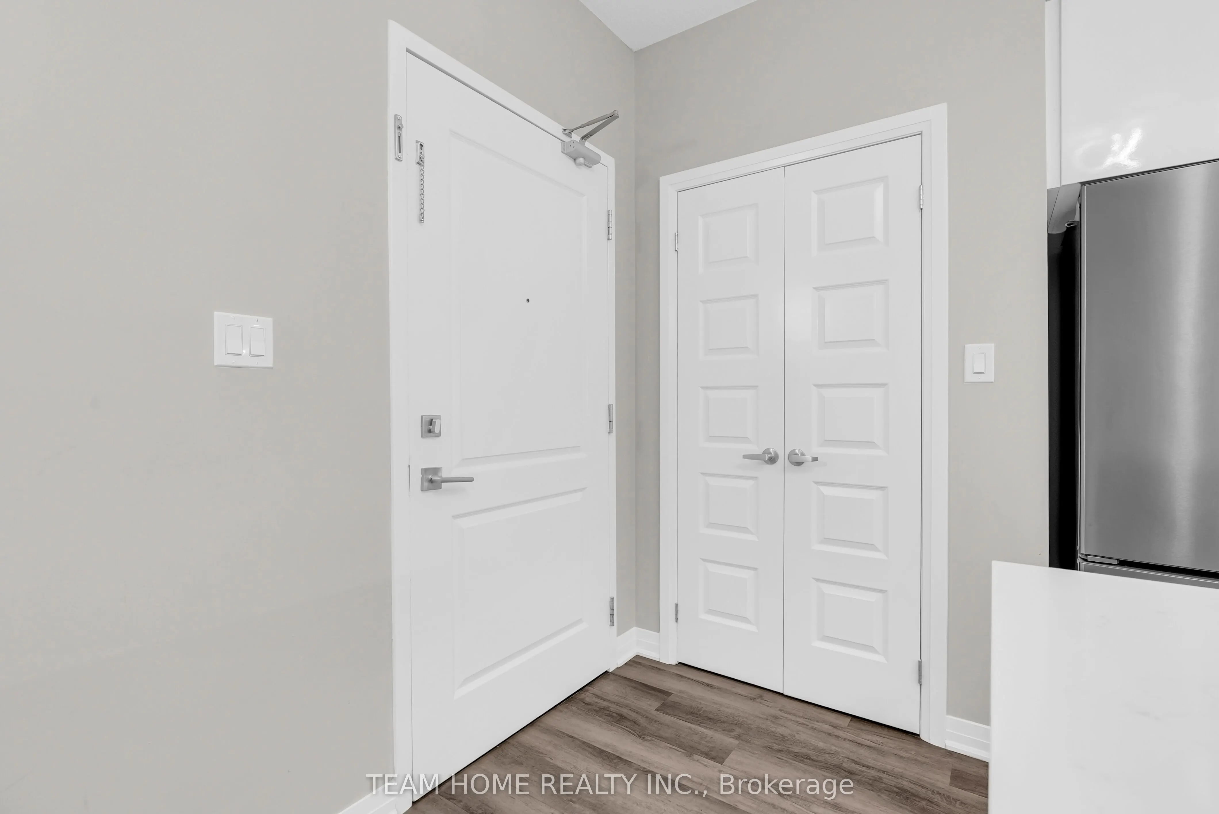 610 Farmstead Drive, #220
