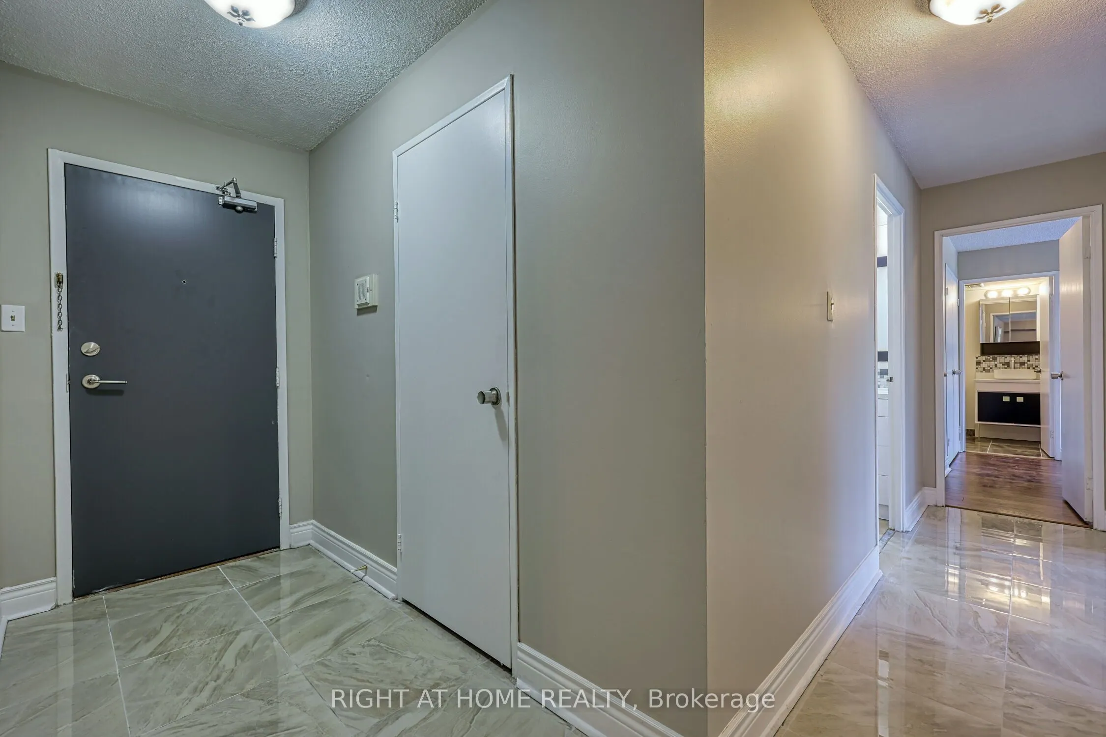 1580 Mississauga Valley, #205