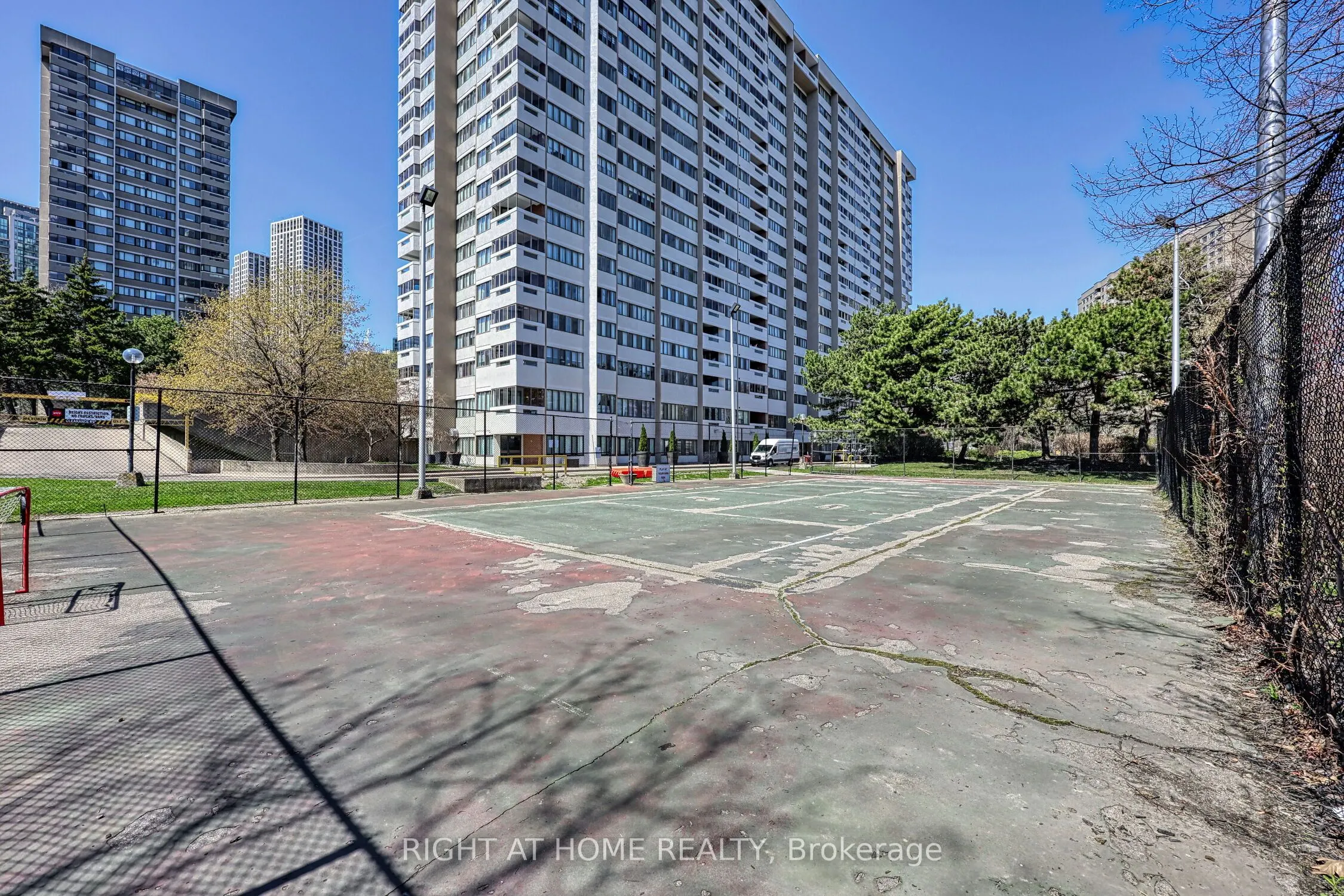 1580 Mississauga Valley, #205