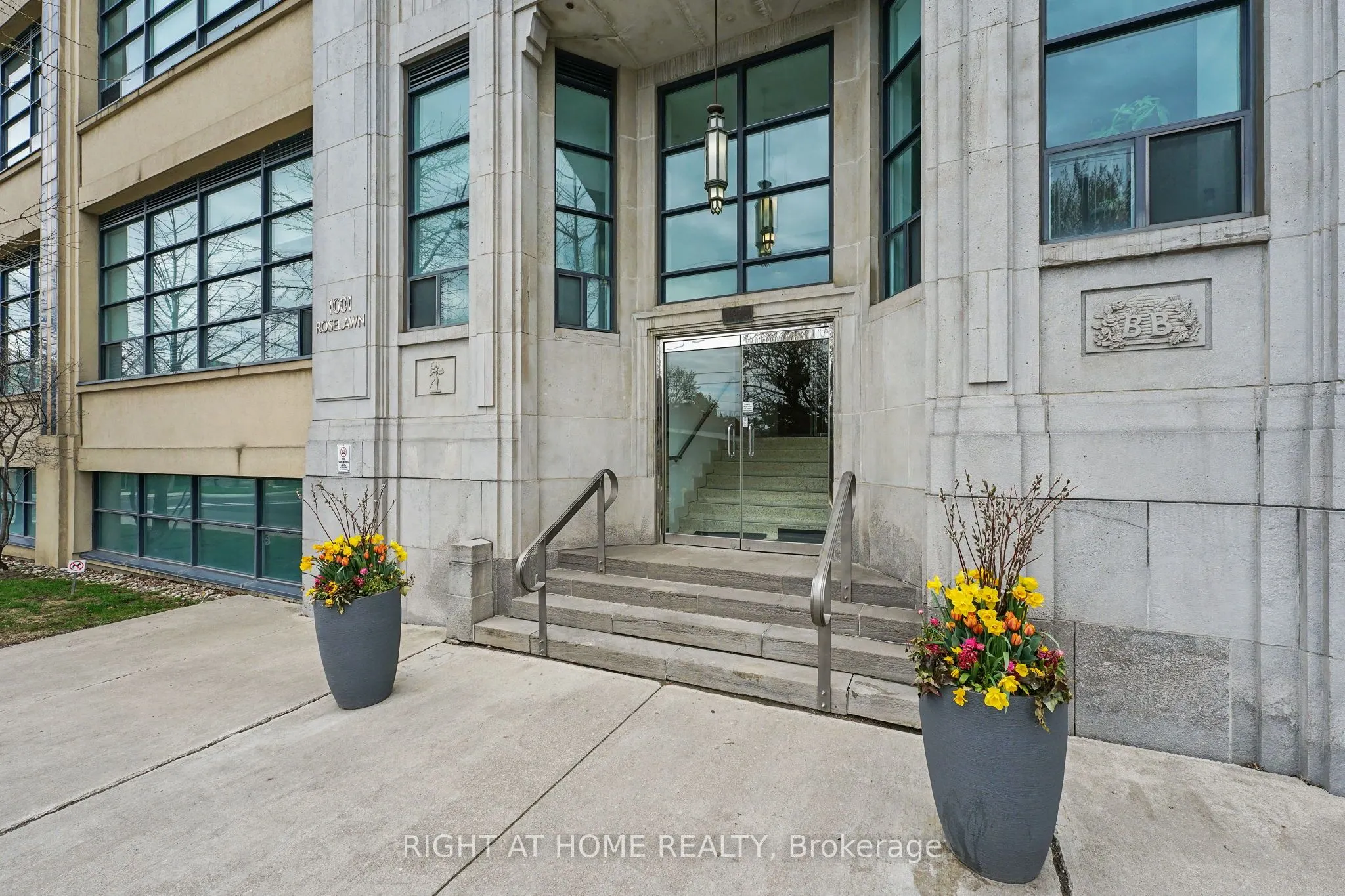 1001 Roselawn Avenue, #115