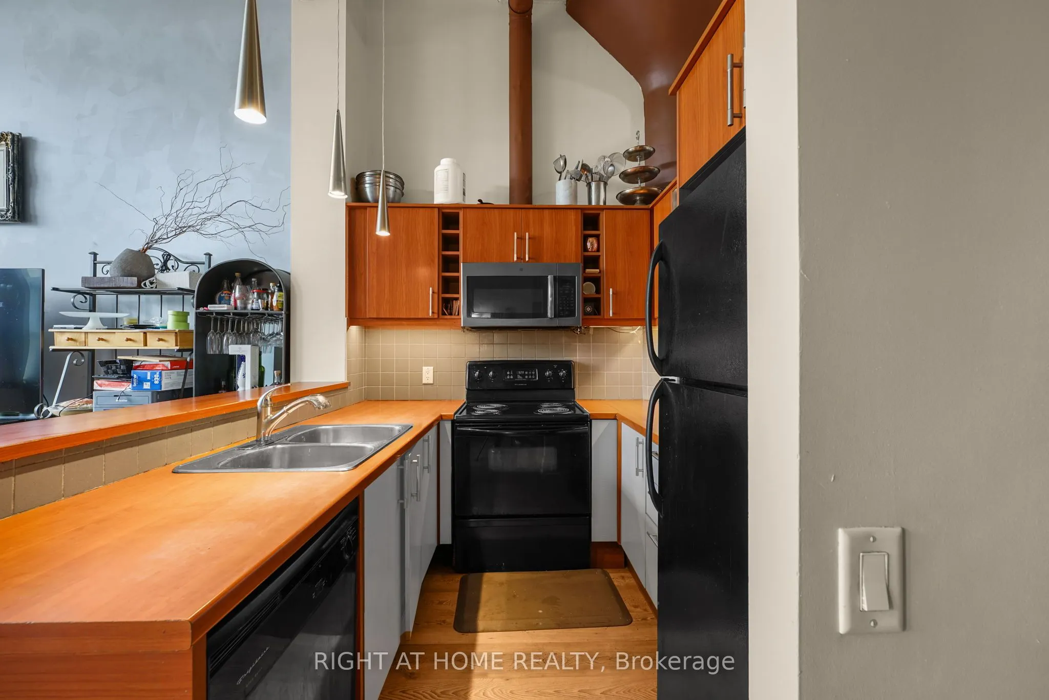 1001 Roselawn Avenue, #115