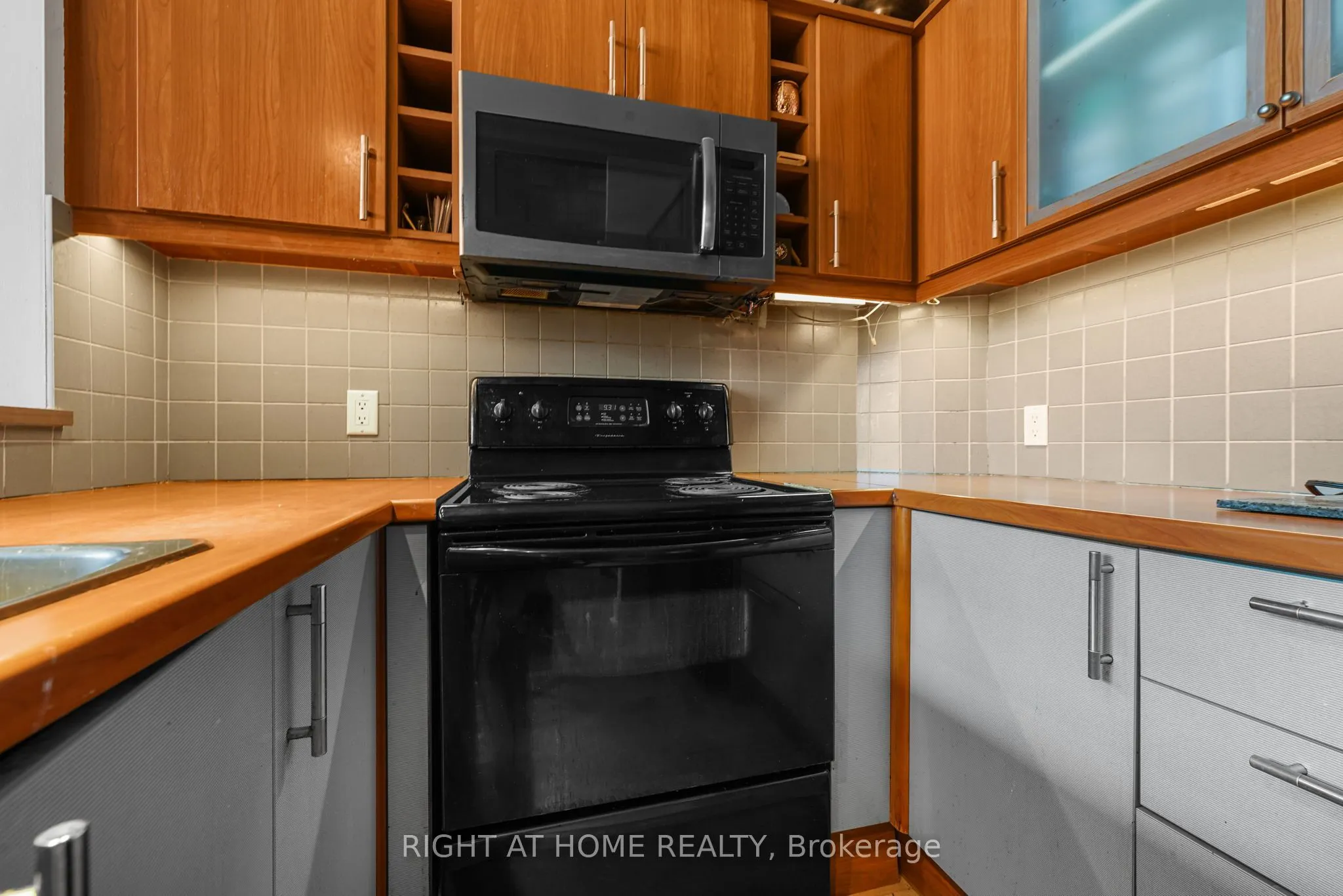 1001 Roselawn Avenue, #115