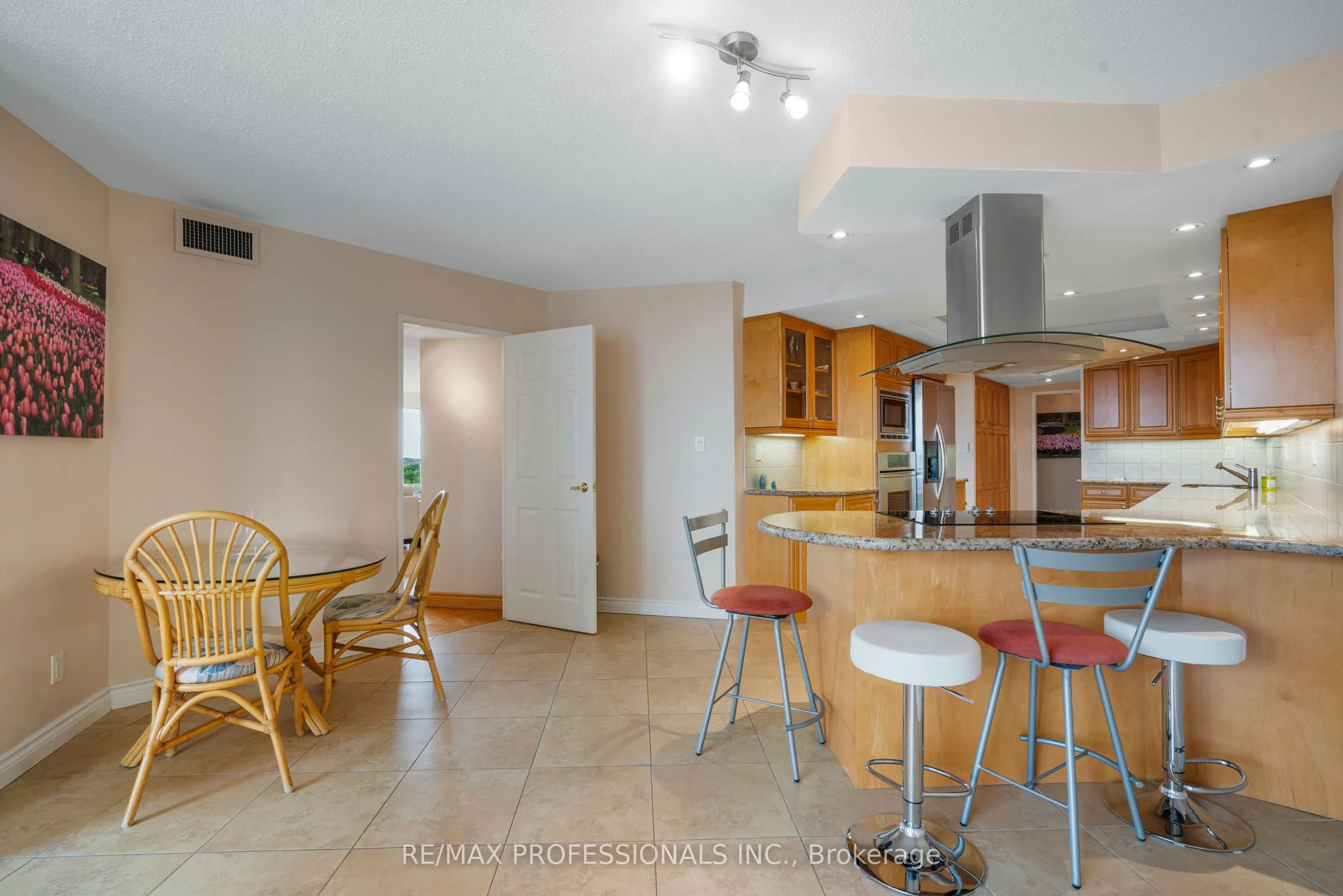 2000 Islington Avenue, #912